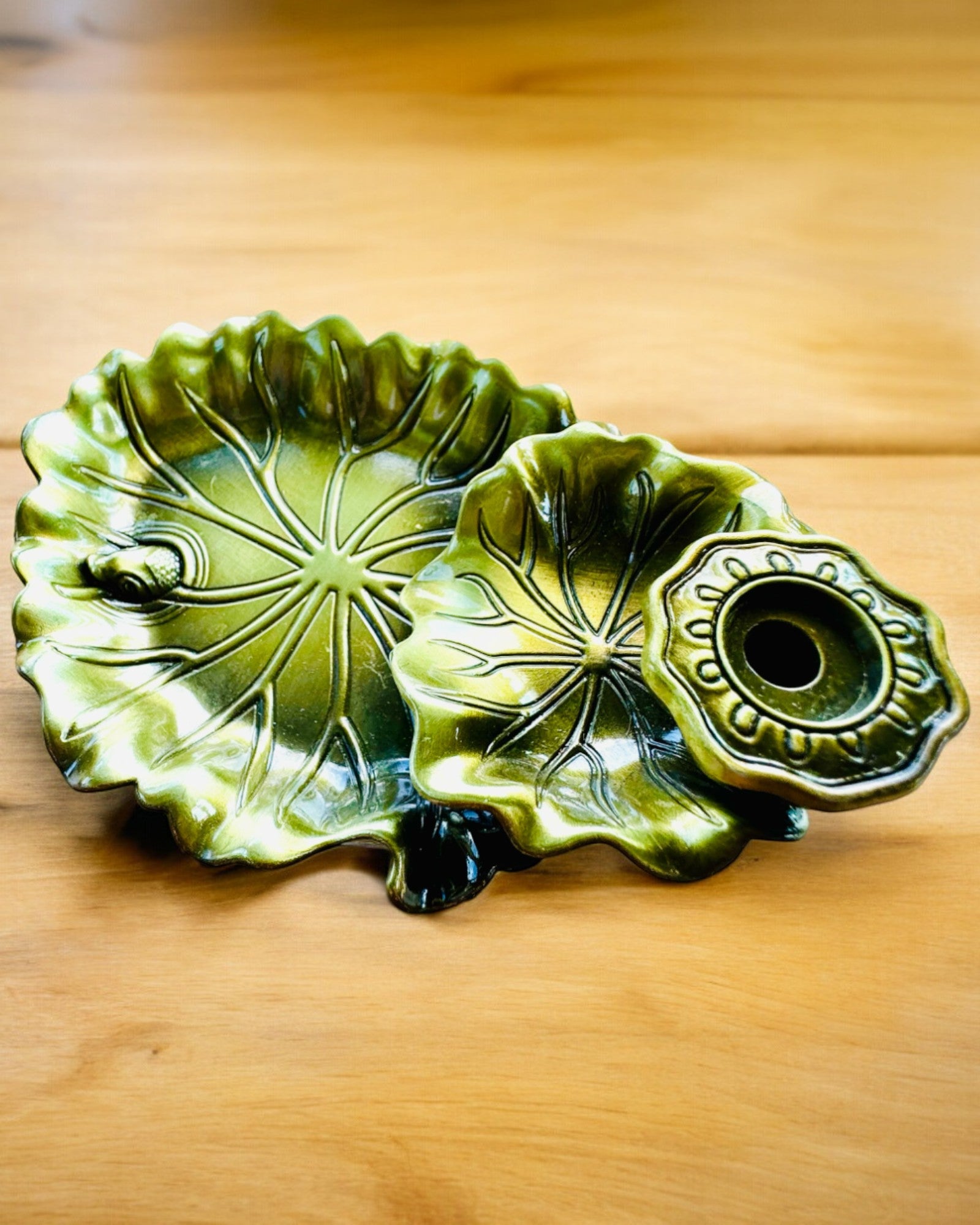 Elegant metallholder for røkelse Lotusblad - 4 varianter å velge mellom, mulighet for personlig gravering som gave