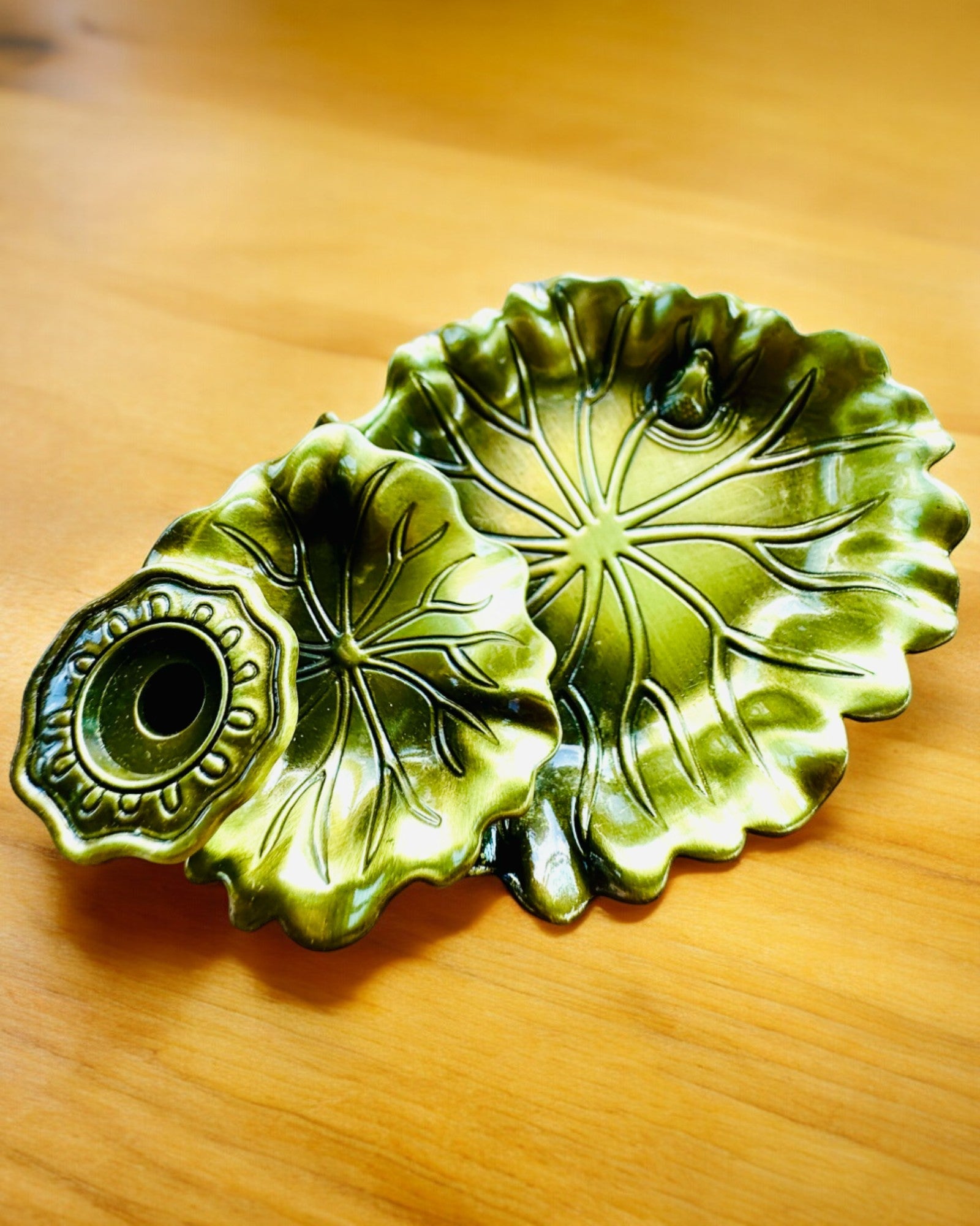 Elegant metallholder for røkelse Lotusblad - 4 varianter å velge mellom, mulighet for personlig gravering som gave