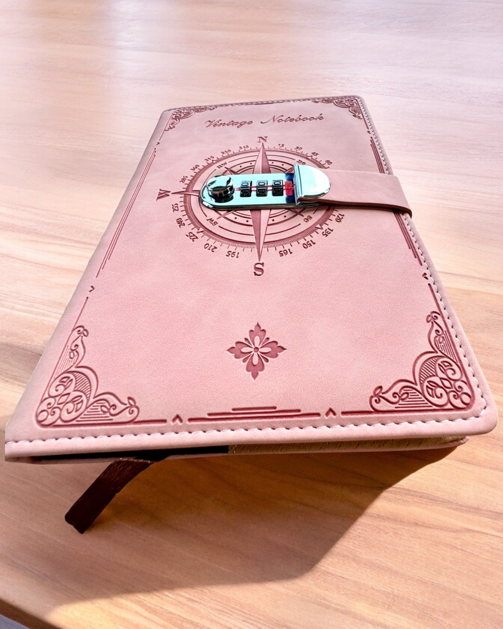 Hemmelig Notatbok A5 Vintage med kodelås - Velg Din Stil, personalisering med gravering som gave