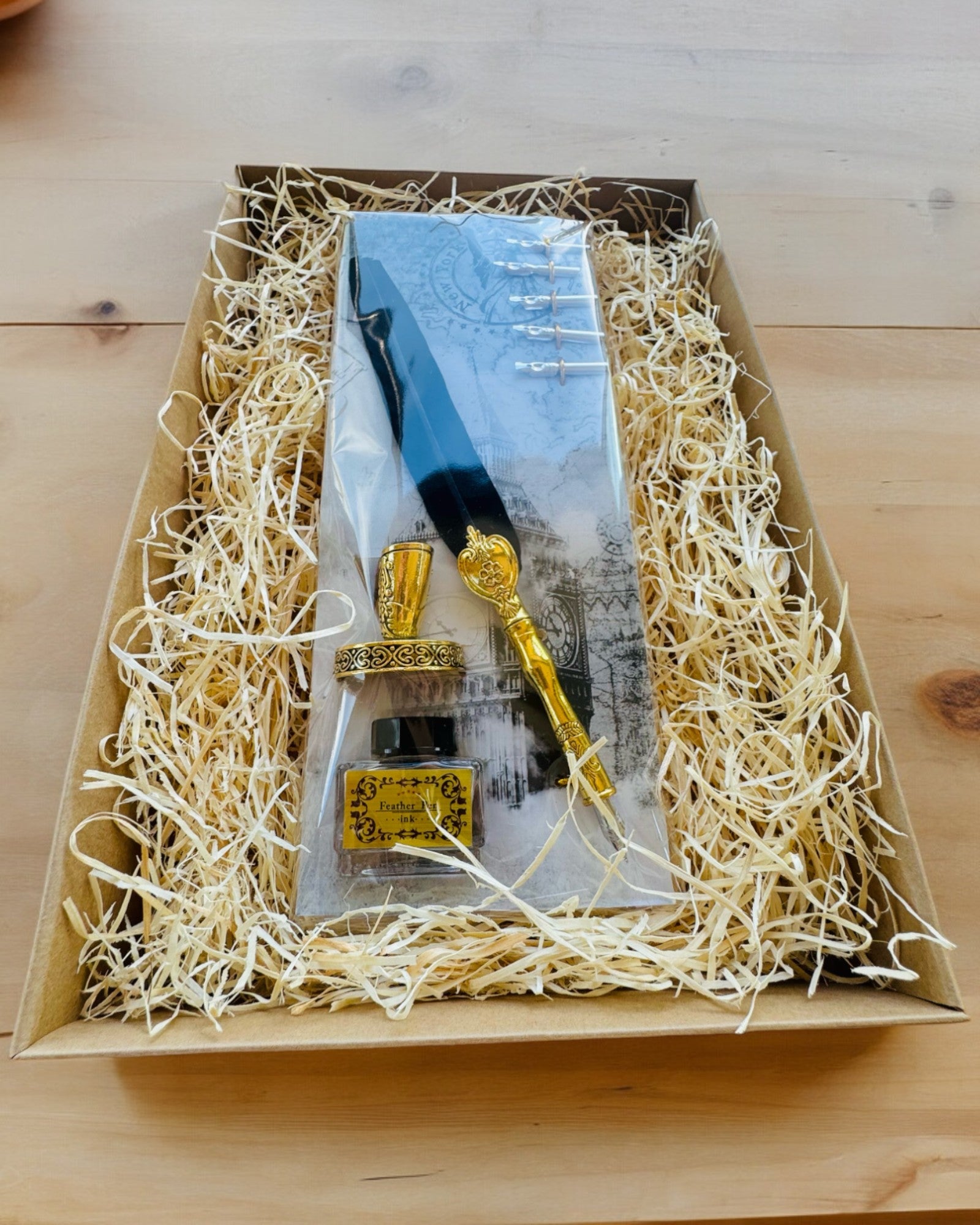 Elegant Gåsefjær med Tilbehørssett - Royal Quill, mulighet for personlig gravering