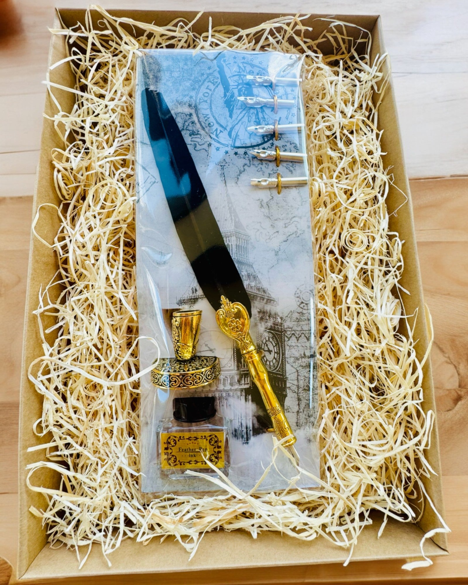 Elegant Gåsefjær med Tilbehørssett - Royal Quill, mulighet for personlig gravering