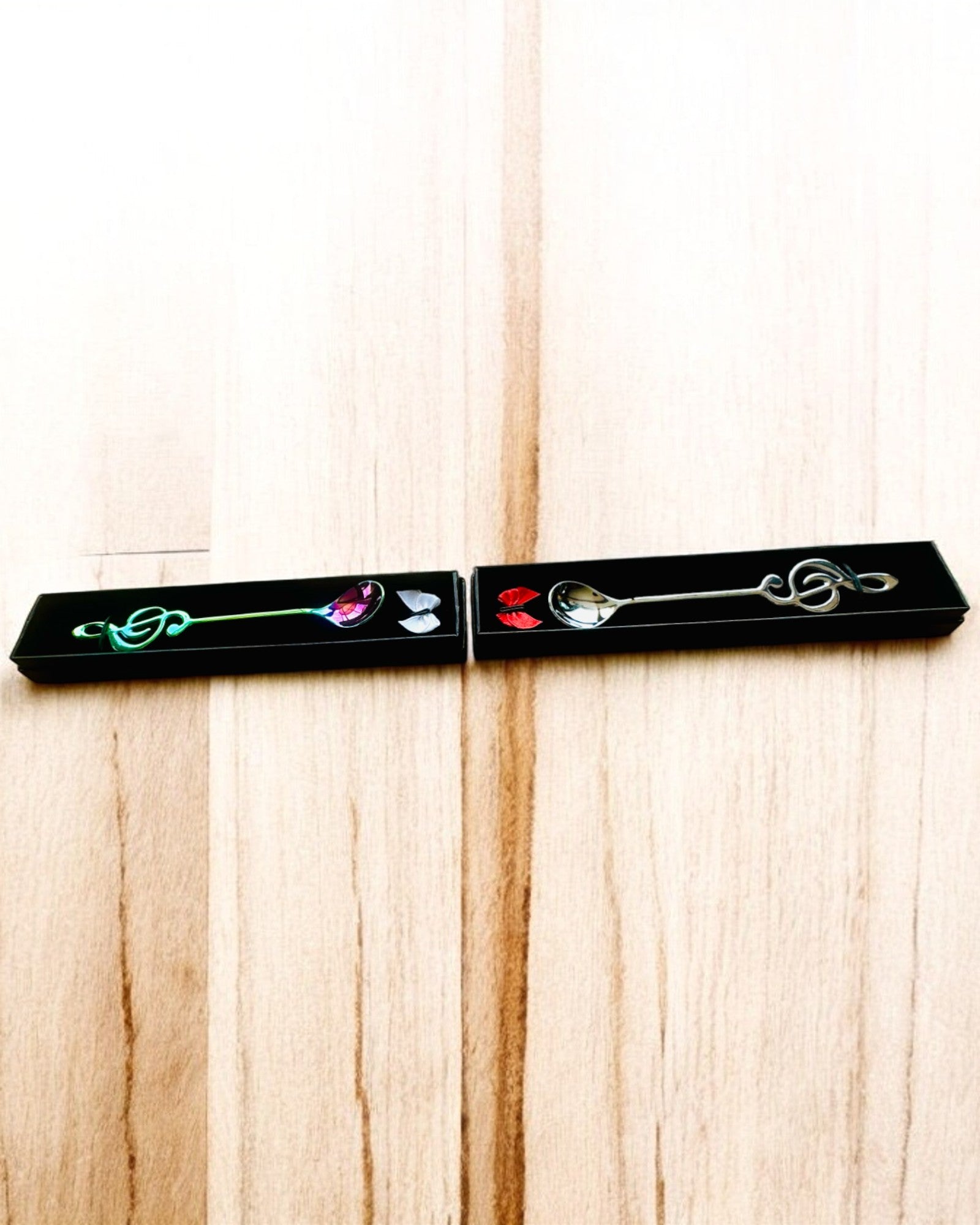 Elegant Skje med Fiolinnøkkel – Personlig gave, 2 fargevarianter å velge mellom