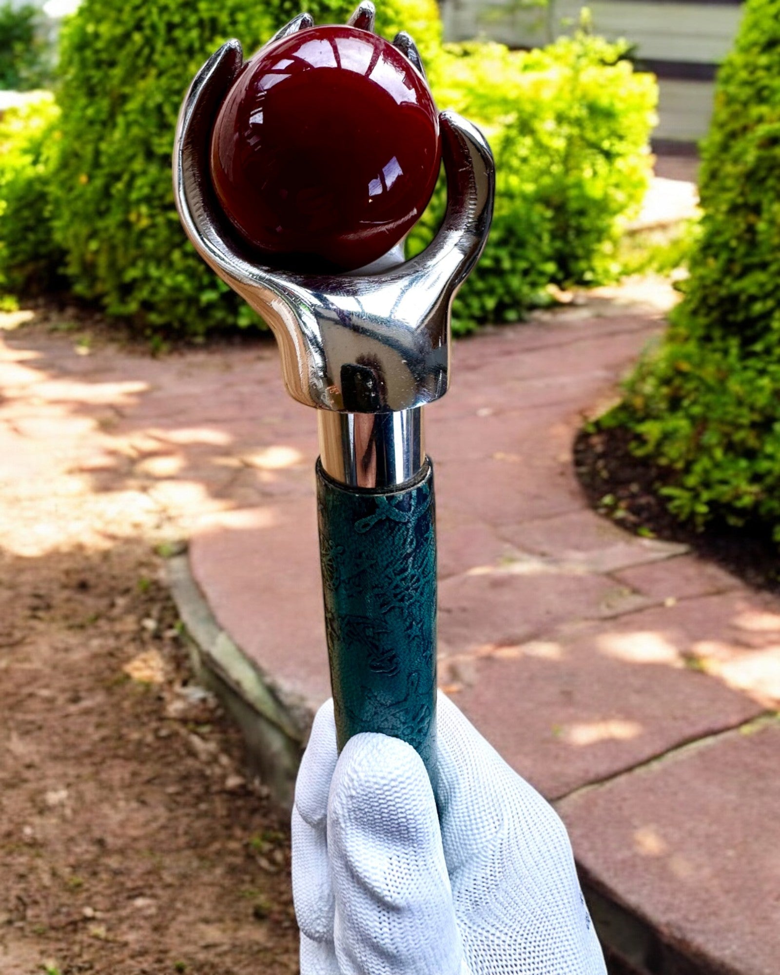 Spaserstokk "Kongelig Hånd" – håndlaget med naturlig skinn, mulighet for personlig gravering