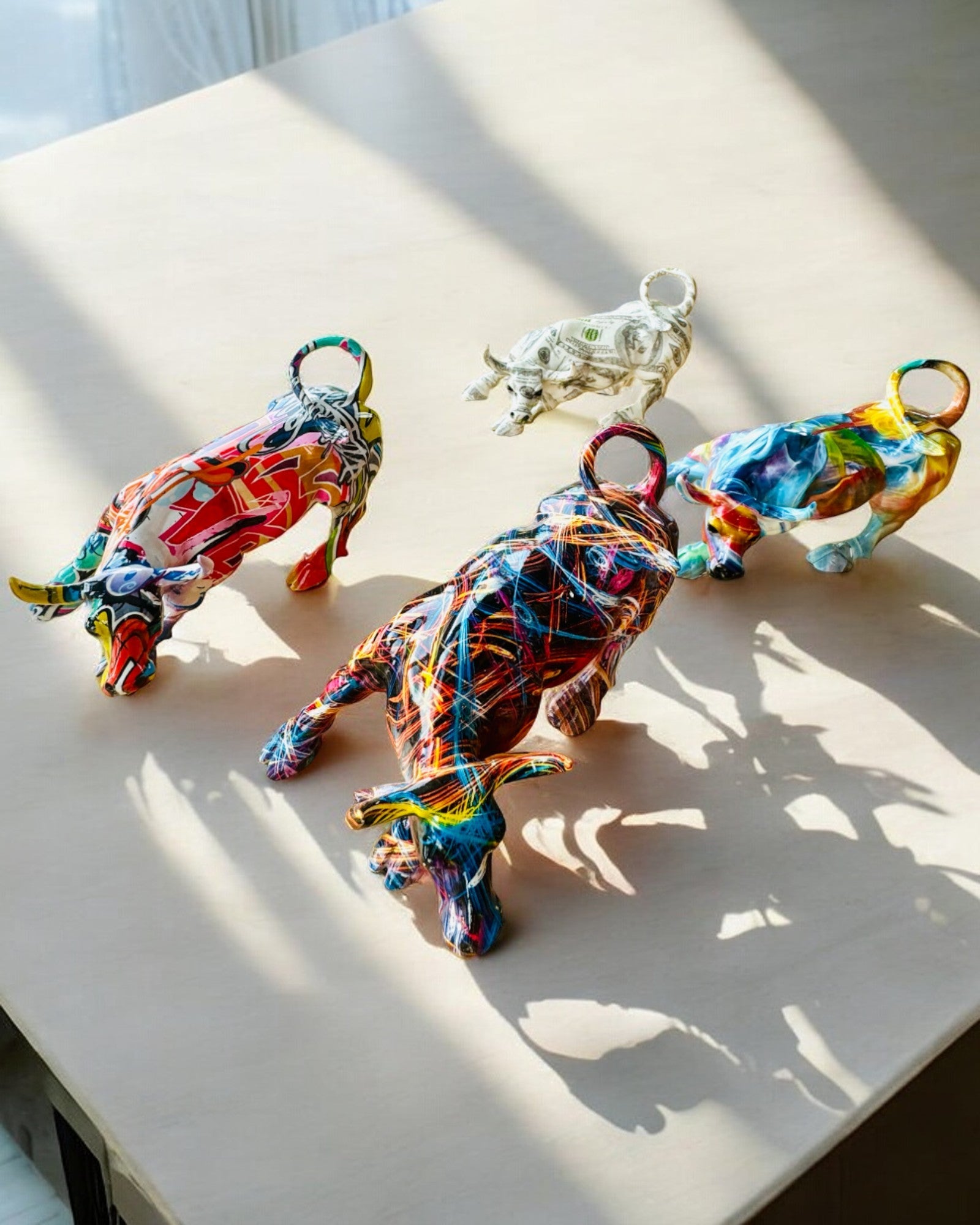 Dekorativ skulptur Okse "BullArt" – Unik kunst med mulighet for gravering - 4 fargevarianter, for personlig gave