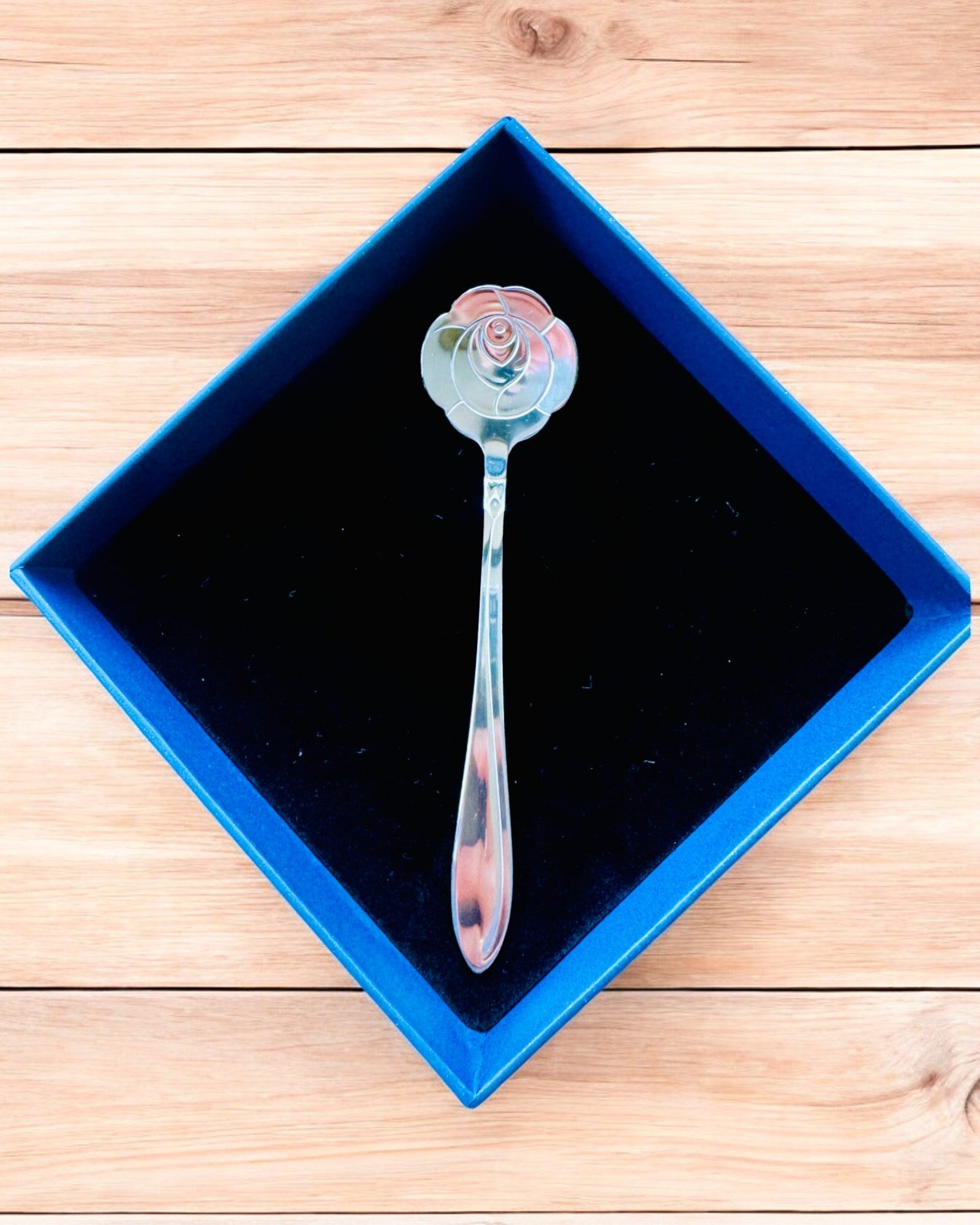 Elegant skje "Blomster Eleganse" – Personlig gave, gravering, 7 varianter å velge mellom