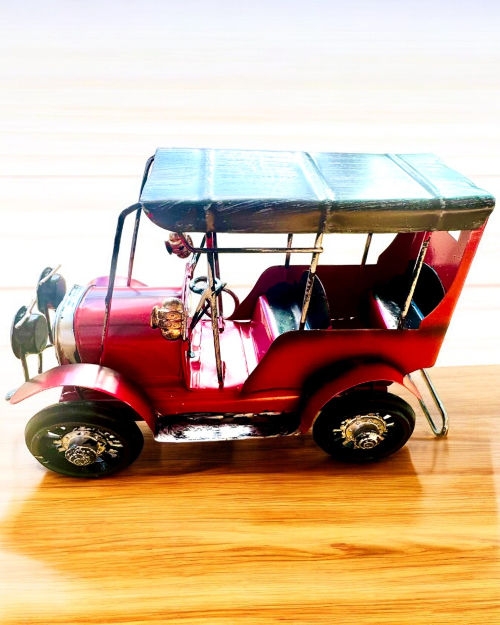 Klassisk Retro bilmodell - tre varianter med mulighet for gravering som gave