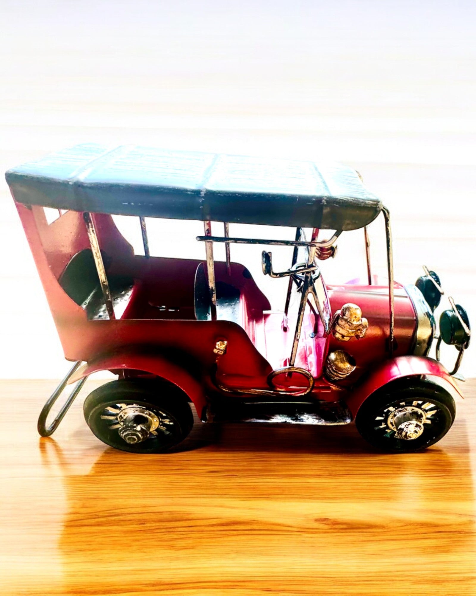 Klassisk Retro bilmodell - tre varianter med mulighet for gravering som gave