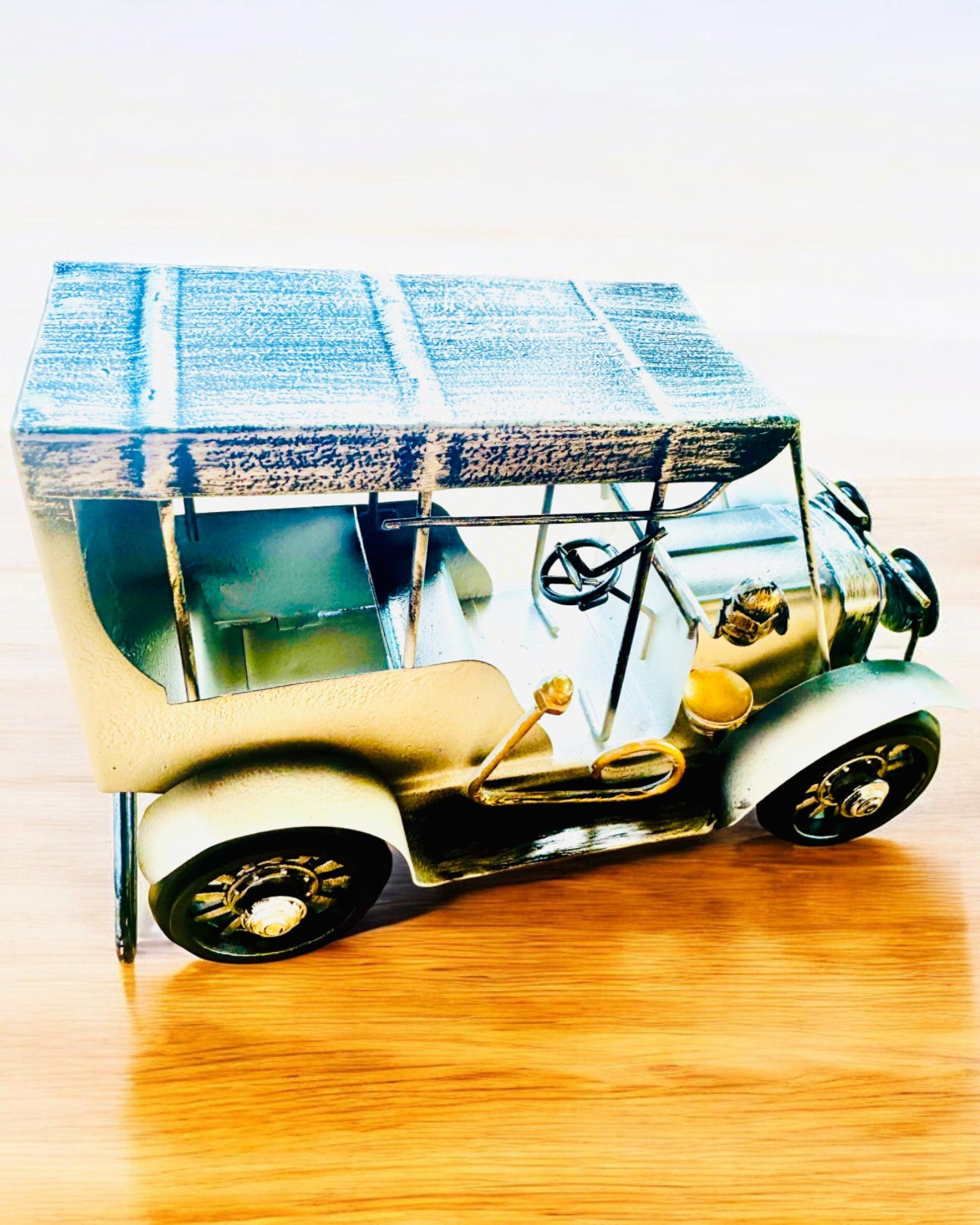 Klassisk Retro bilmodell - tre varianter med mulighet for gravering som gave