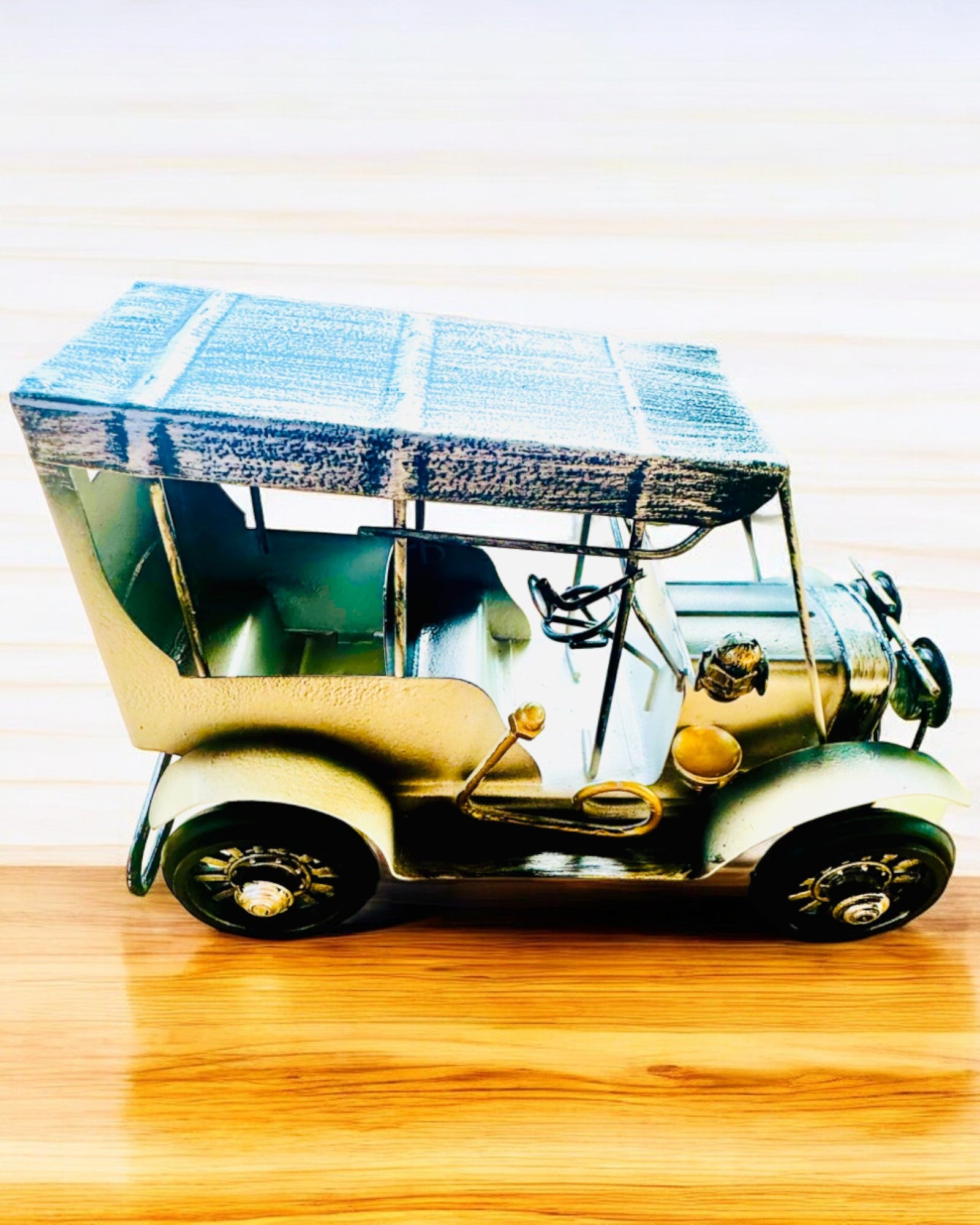 Klassisk Retro bilmodell - tre varianter med mulighet for gravering som gave