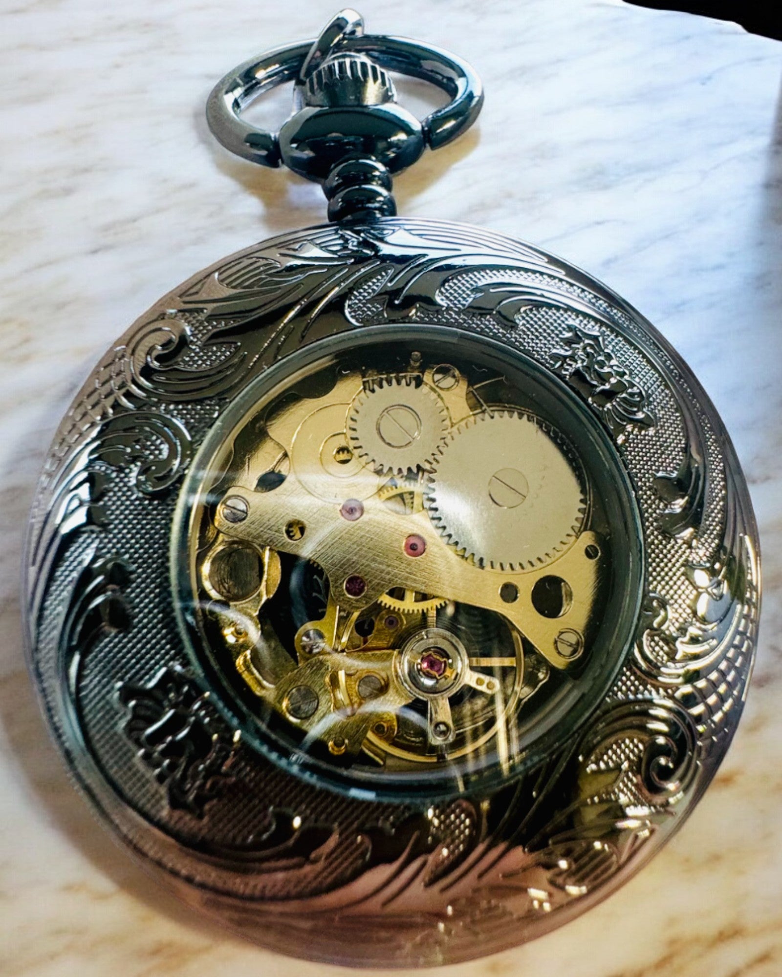 Lommeur "Equus Tempus" - Svart med hestemotiv, mulighet for personlig gravering - svart urskive