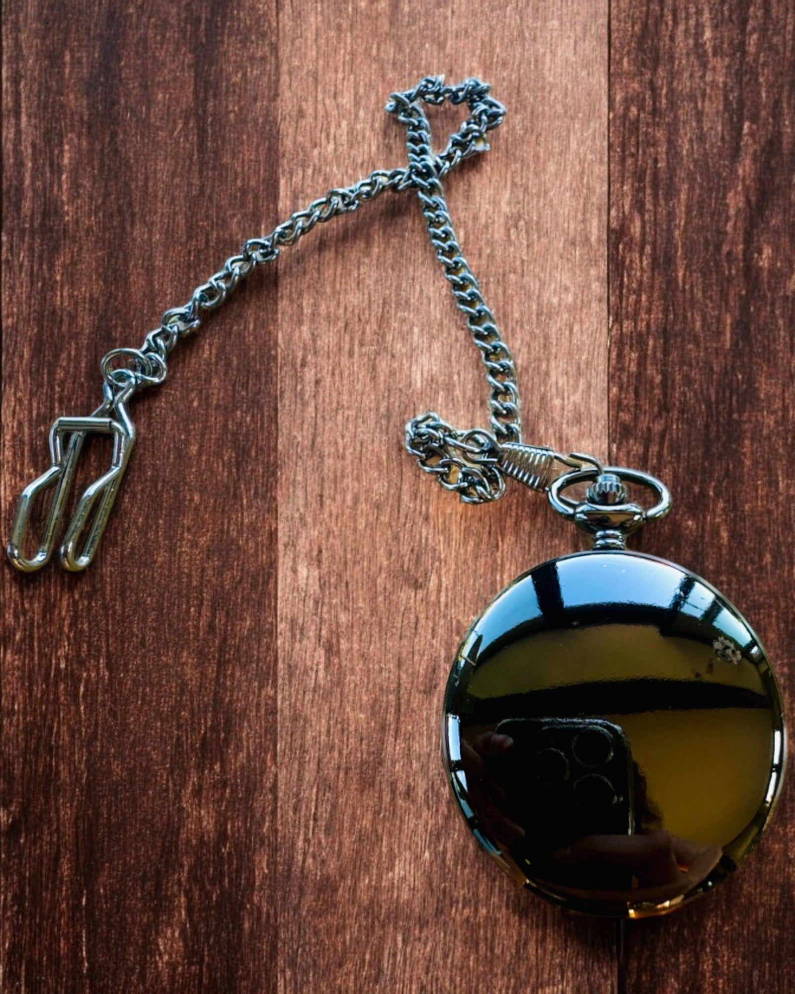 Klassisk lommeur med romertall og kjede, kvarts, svart glans - farge svart