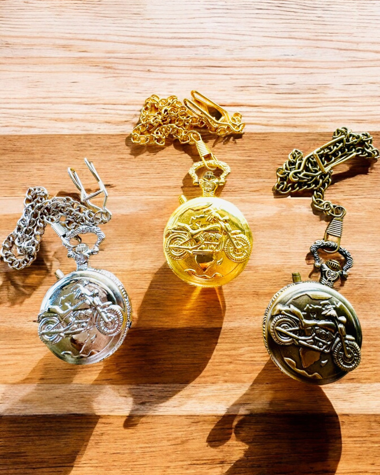 Lommeur "Motorsykkel Eleganse 2" – Gravering for gave, 3 fargevarianter