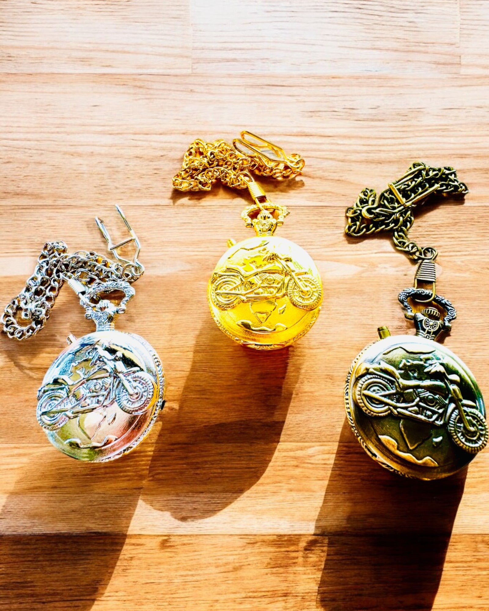 Lommeur "Motorsykkel Eleganse 2" – Gravering for gave, 3 fargevarianter