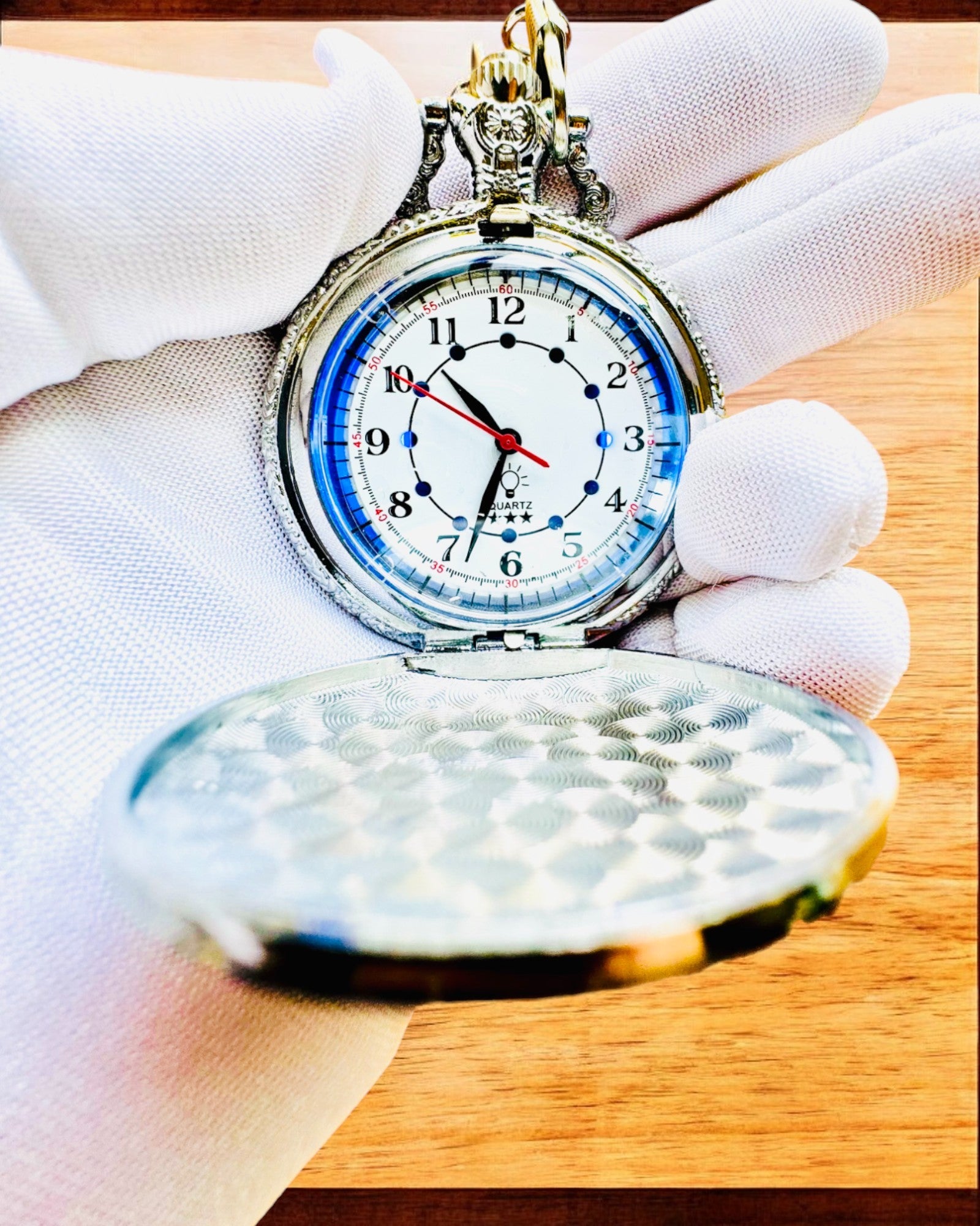 Lommeur "Motorsykkel Eleganse 2" – Gravering for gave, 3 fargevarianter