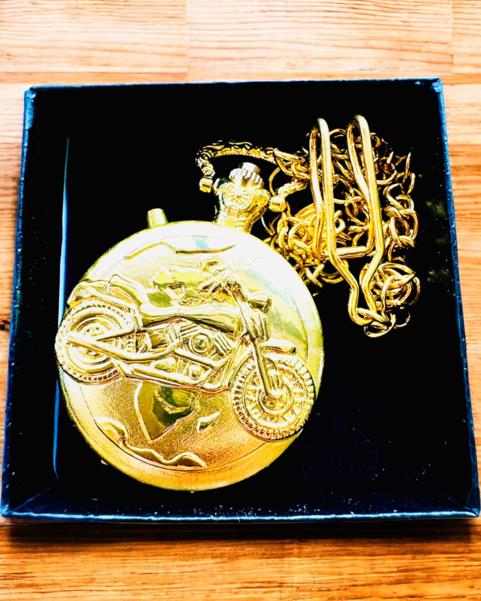 Lommeur "Motorsykkel Eleganse 2" – Gravering for gave, 3 fargevarianter