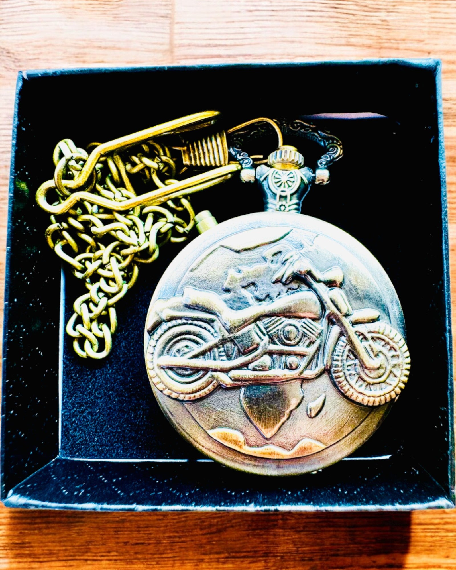 Lommeur "Motorsykkel Eleganse 2" – Gravering for gave, 3 fargevarianter