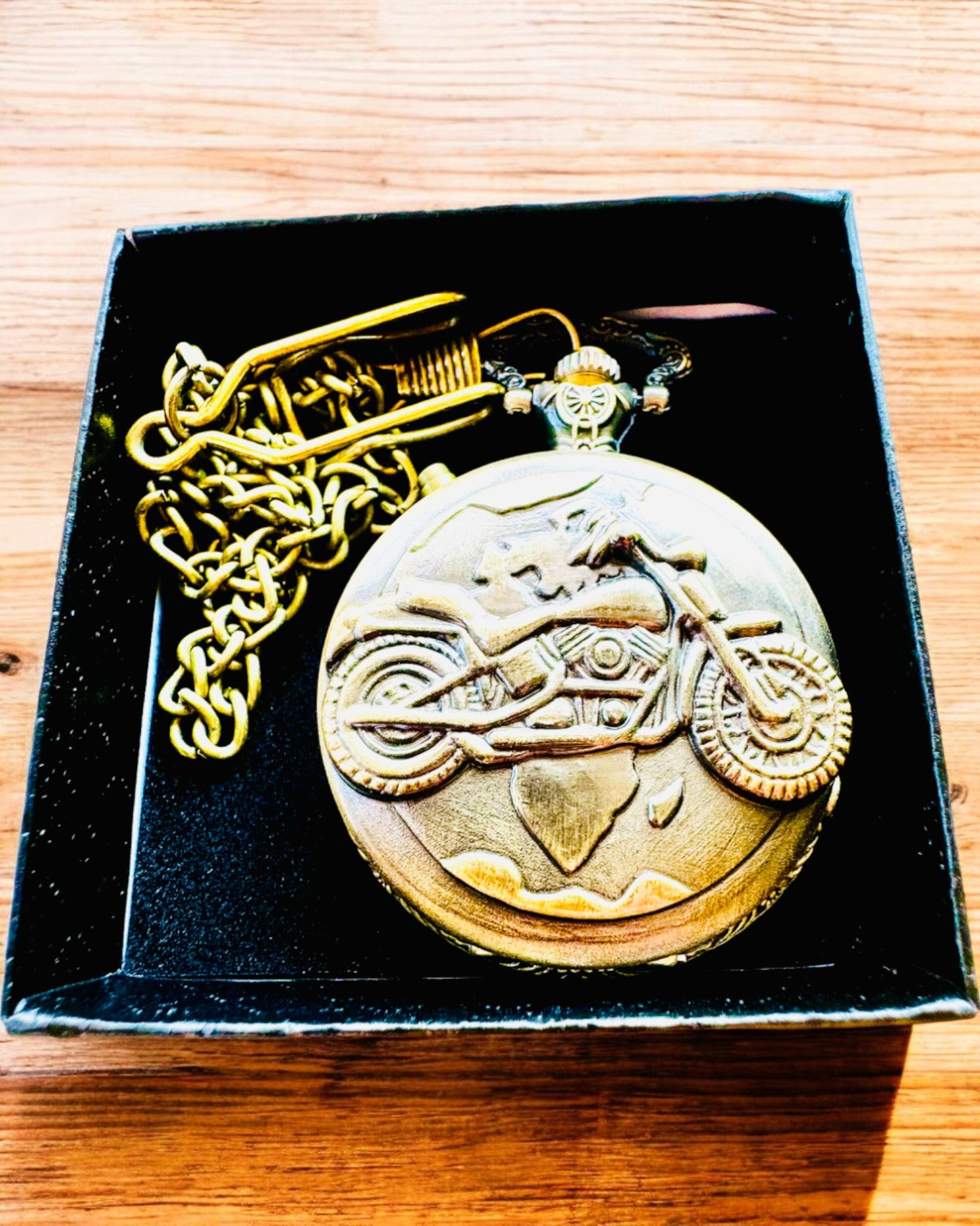 Lommeur "Motorsykkel Eleganse 2" – Gravering for gave, 3 fargevarianter