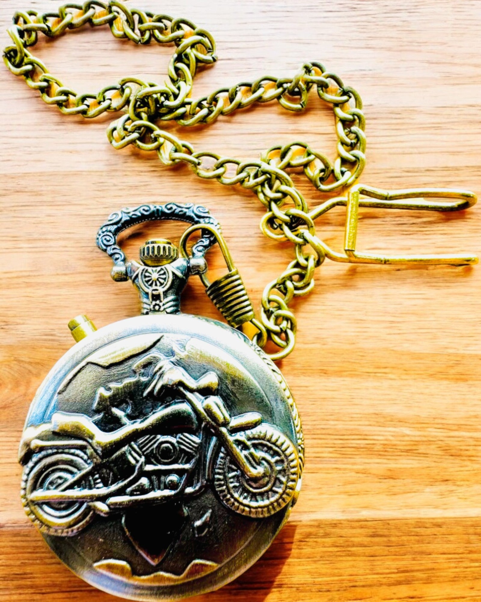 Lommeur "Motorsykkel Eleganse 2" – Gravering for gave, 3 fargevarianter