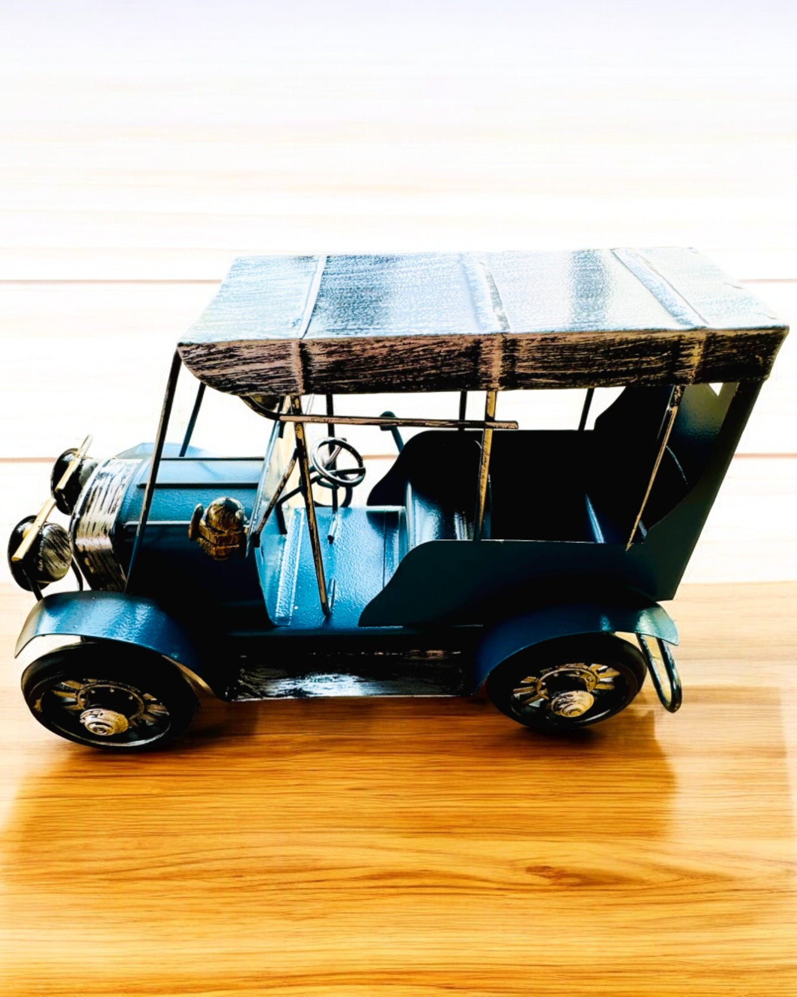 Klassisk Retro bilmodell - tre varianter med mulighet for gravering som gave