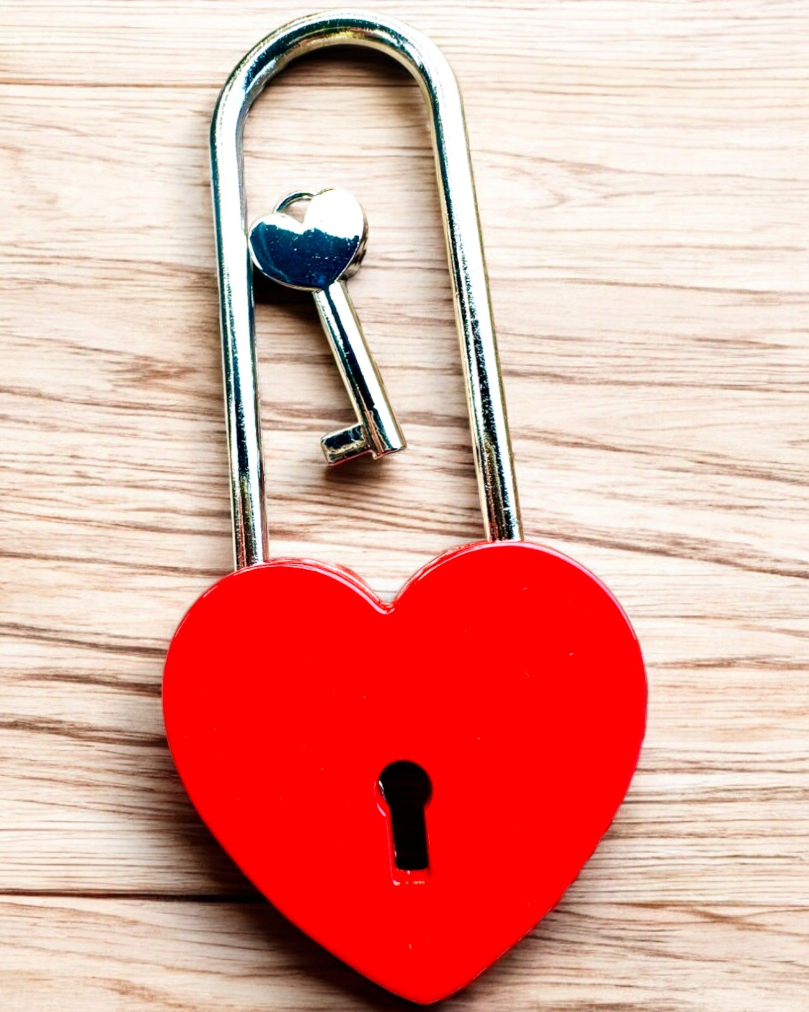 Magiske kjærlighetslåser med gravering som gave, 5 fargevarianter å velge mellom