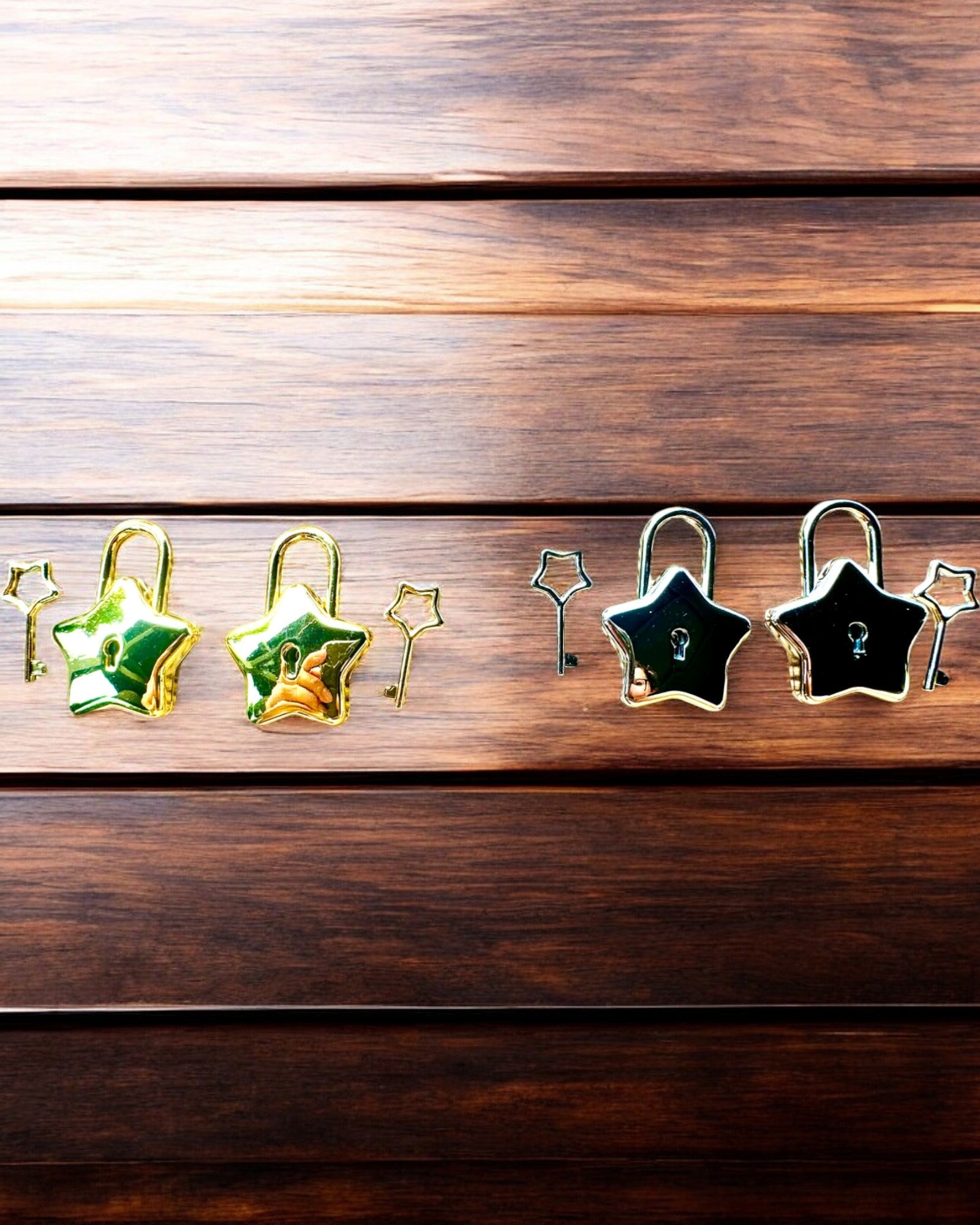 2 Stjerneformede mini-låser med gravering – Sikre dine drømmer, personalisert som gave, 2 fargevarianter å velge mellom