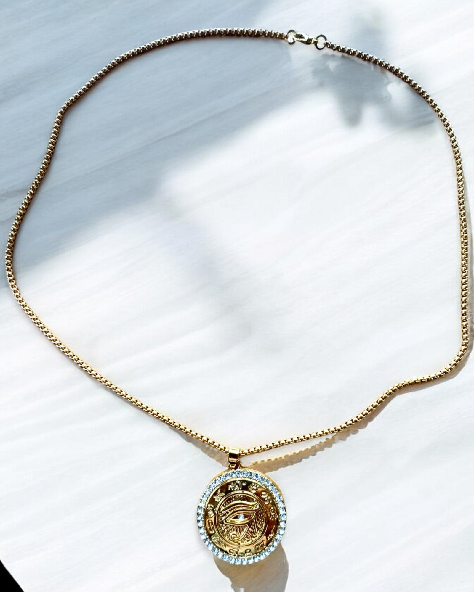 Amulett Mocy "Oko Ra", mulighet for personalisering med gravering som gave