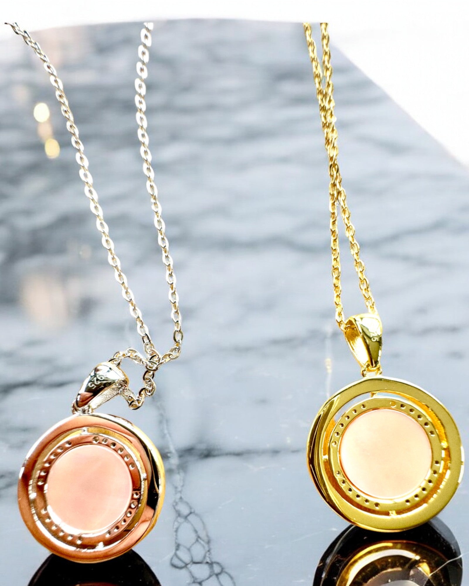 Kompassmykke "Stjernetegn", mulighet for personlig gravering, 2 fargevarianter å velge mellom