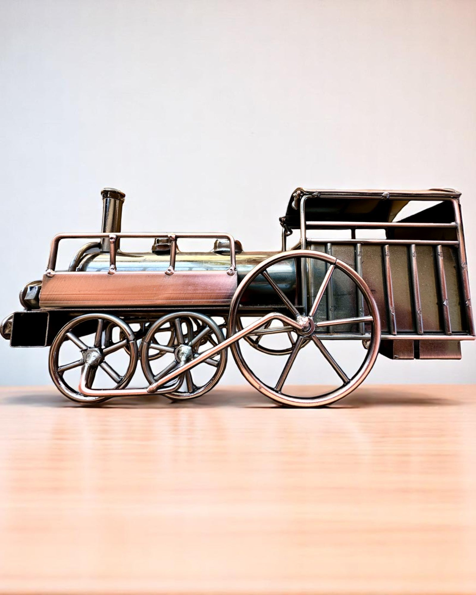 Lokomotiv av jern "Retro Express" – dekorasjon, modell, håndlaget med mulighet for gravering som gave