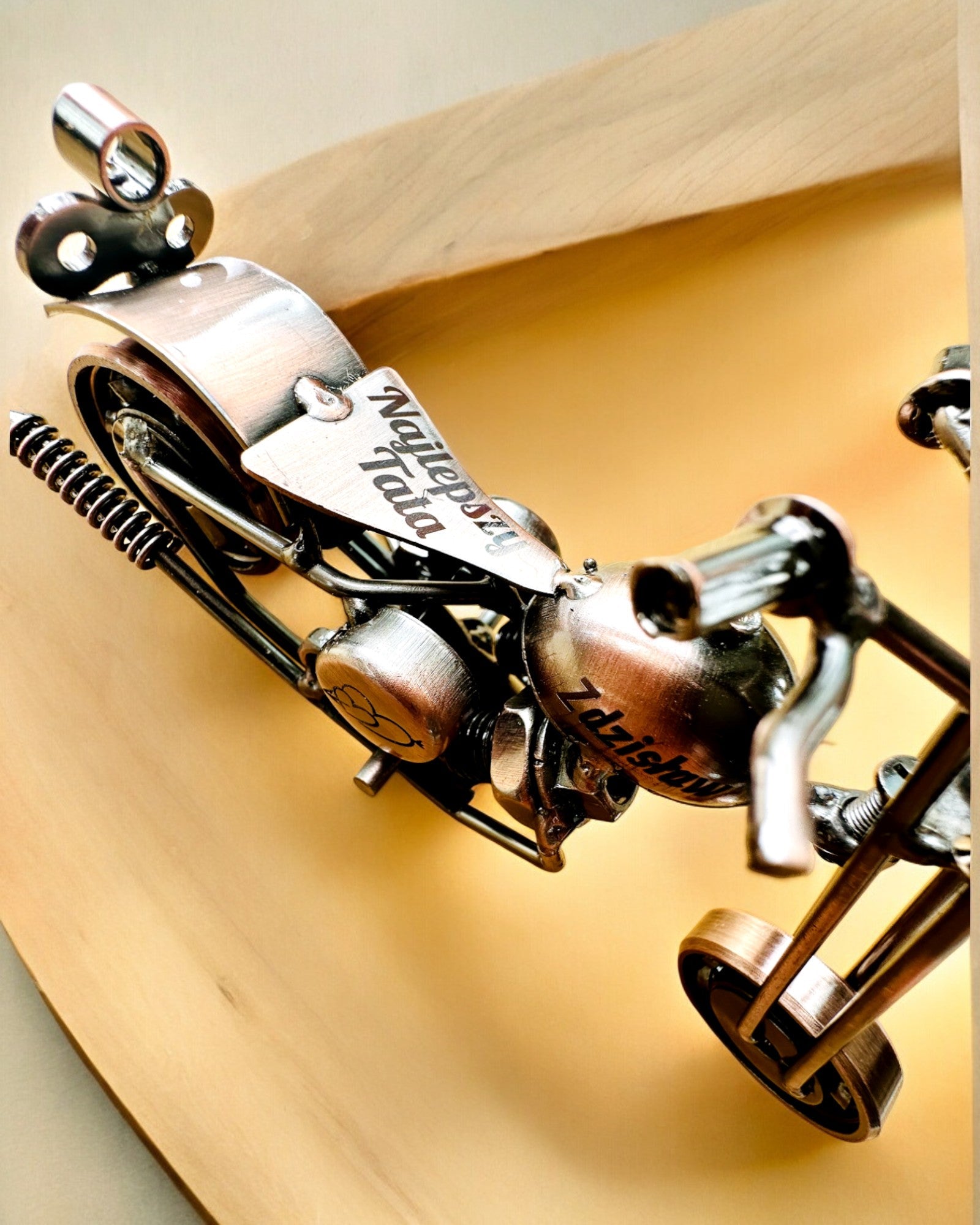 Håndlaget Motorsykkelmodell i jern, Chopper, tilpasning, gravering som gave