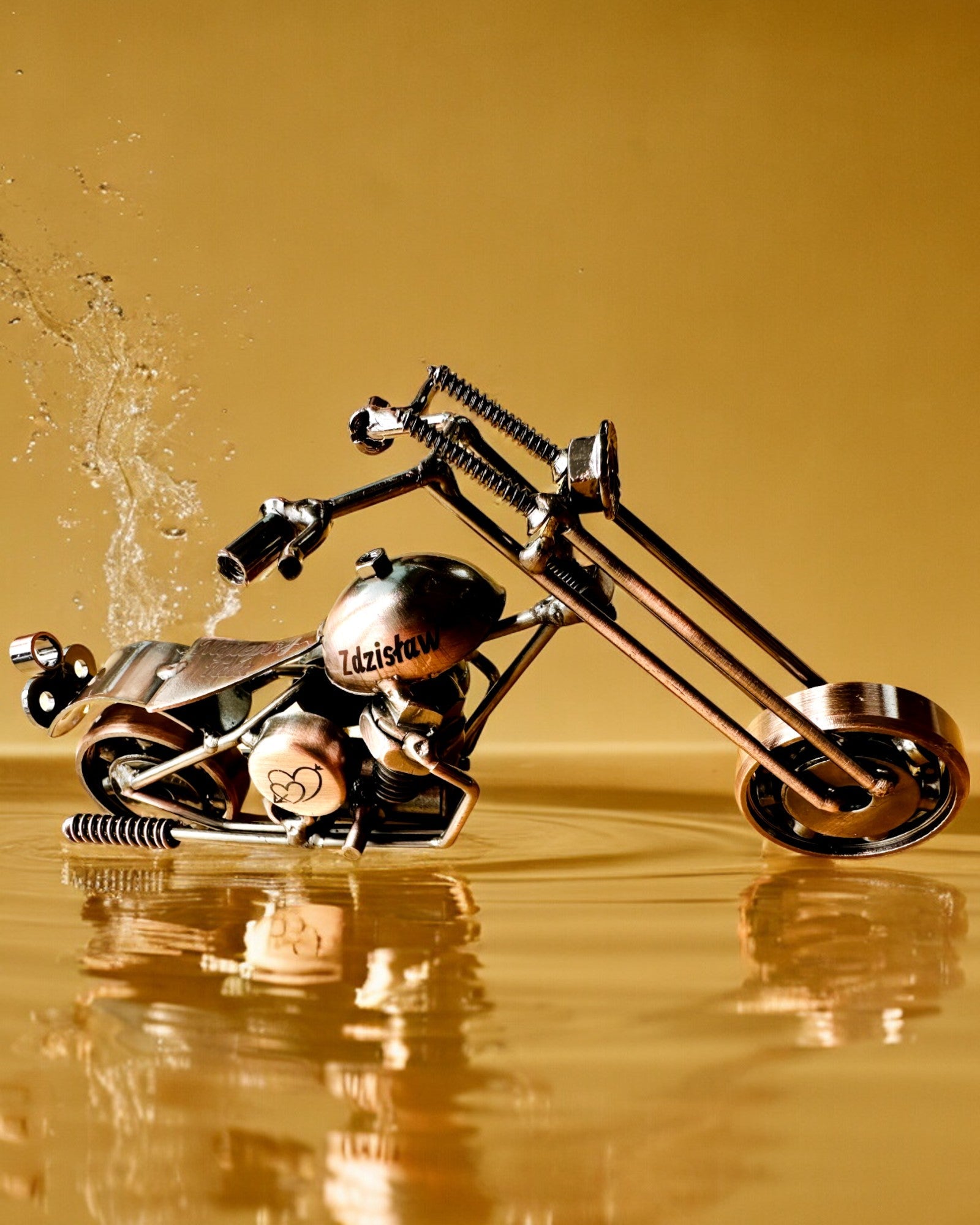 Håndlaget Motorsykkelmodell i jern, Chopper, tilpasning, gravering som gave