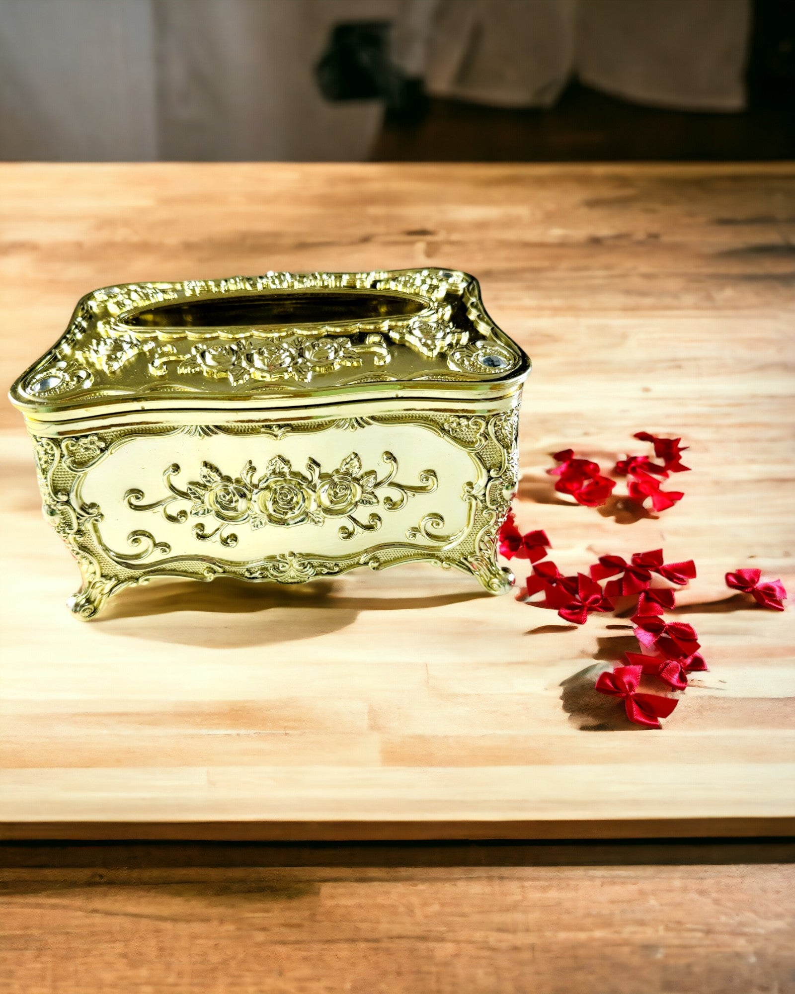Elegant eske for lommetørklær med preget blomster - Serviettholder