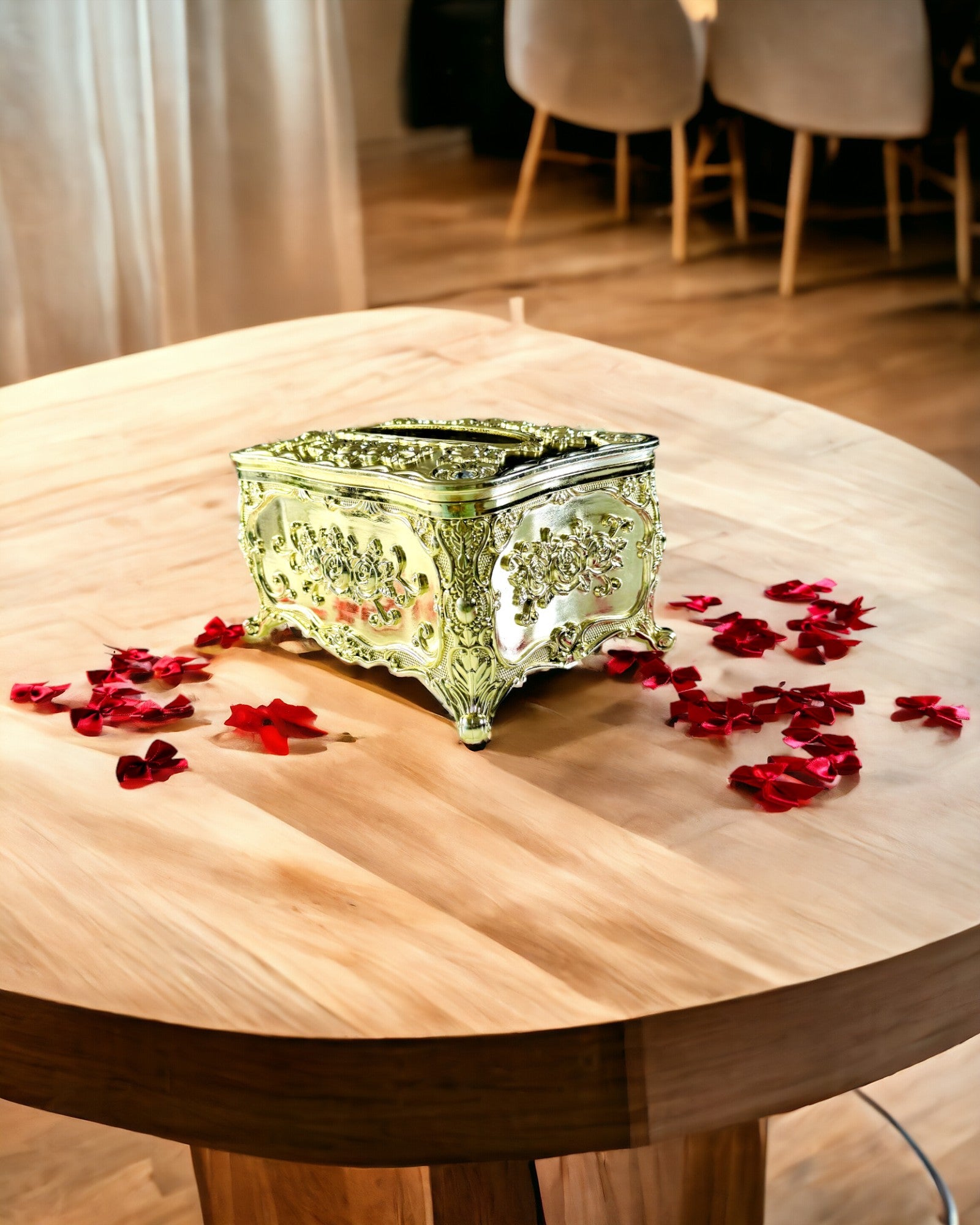 Elegant eske for lommetørklær med preget blomster - Serviettholder