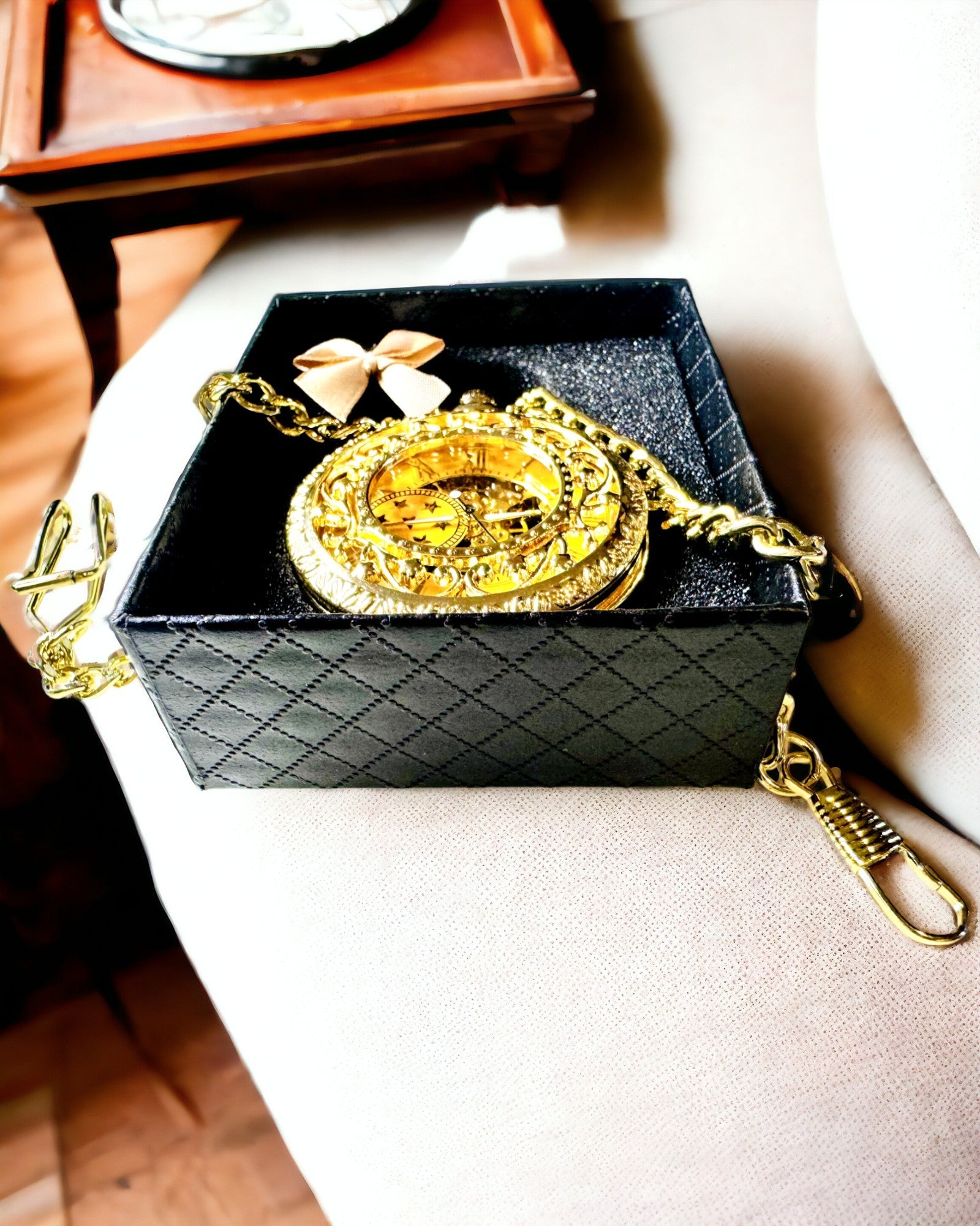 "Złoty Majestat" - Luksuriøs Mekanisk Lommeur med Gjennomsiktig Kjerne. Tilpasning med Gravering