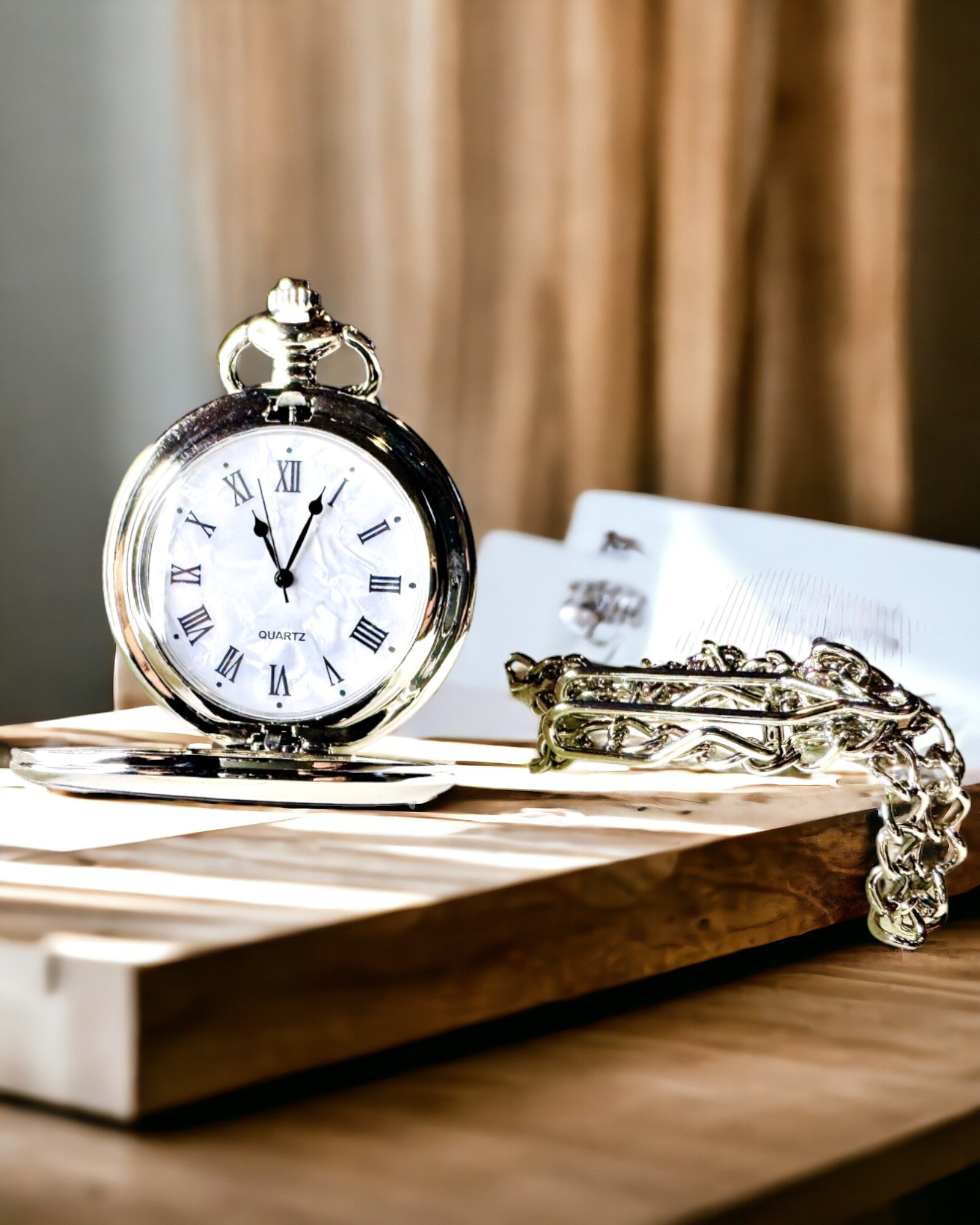 Klassisk lommeur med romertall og kjede, kvarts, stålglans - sølvfarget