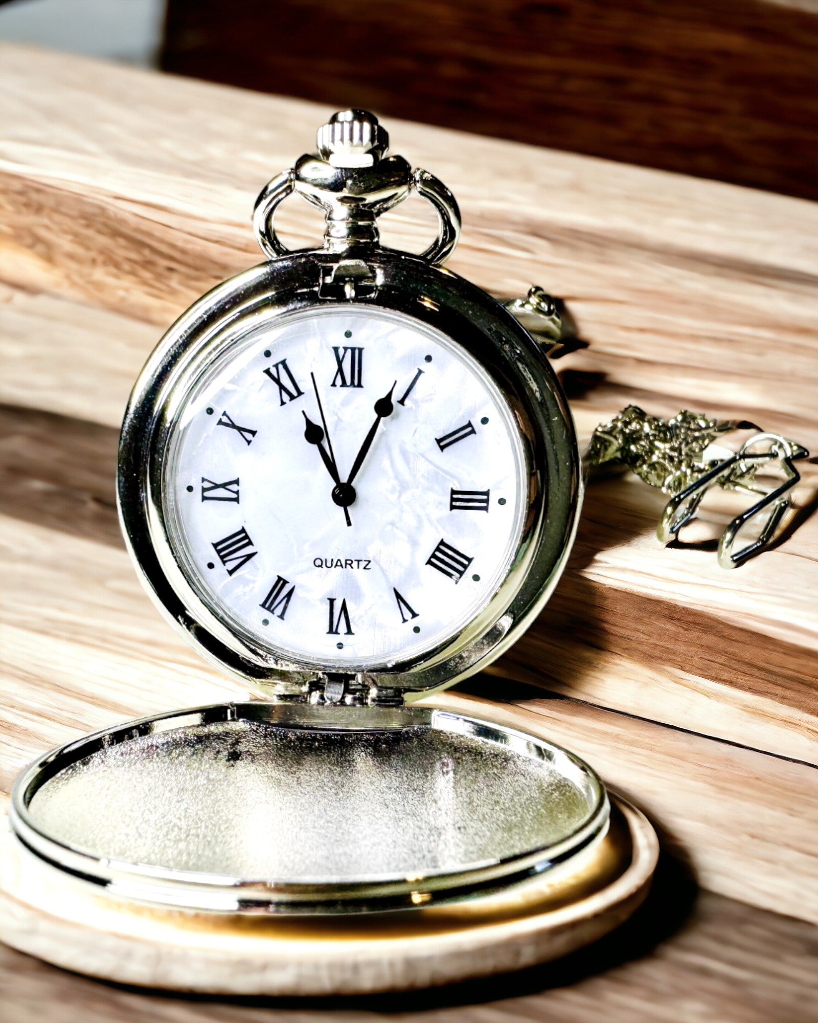 Klassisk lommeur med romertall og kjede, kvarts, stålglans - sølvfarget