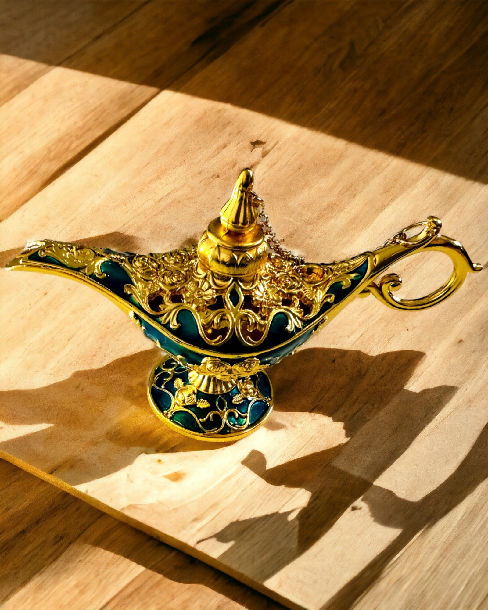 Liten Håndlaget Aladdin-lampe - Metallkunstverk for Hjemmedekorasjon, gravering