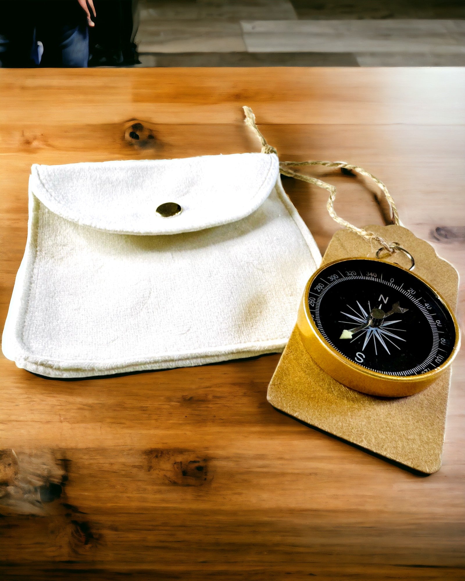 Kompakt Navigasjonskompass med Metallfinish – En Nødvendighet for Enhver Reisende, med Gravering