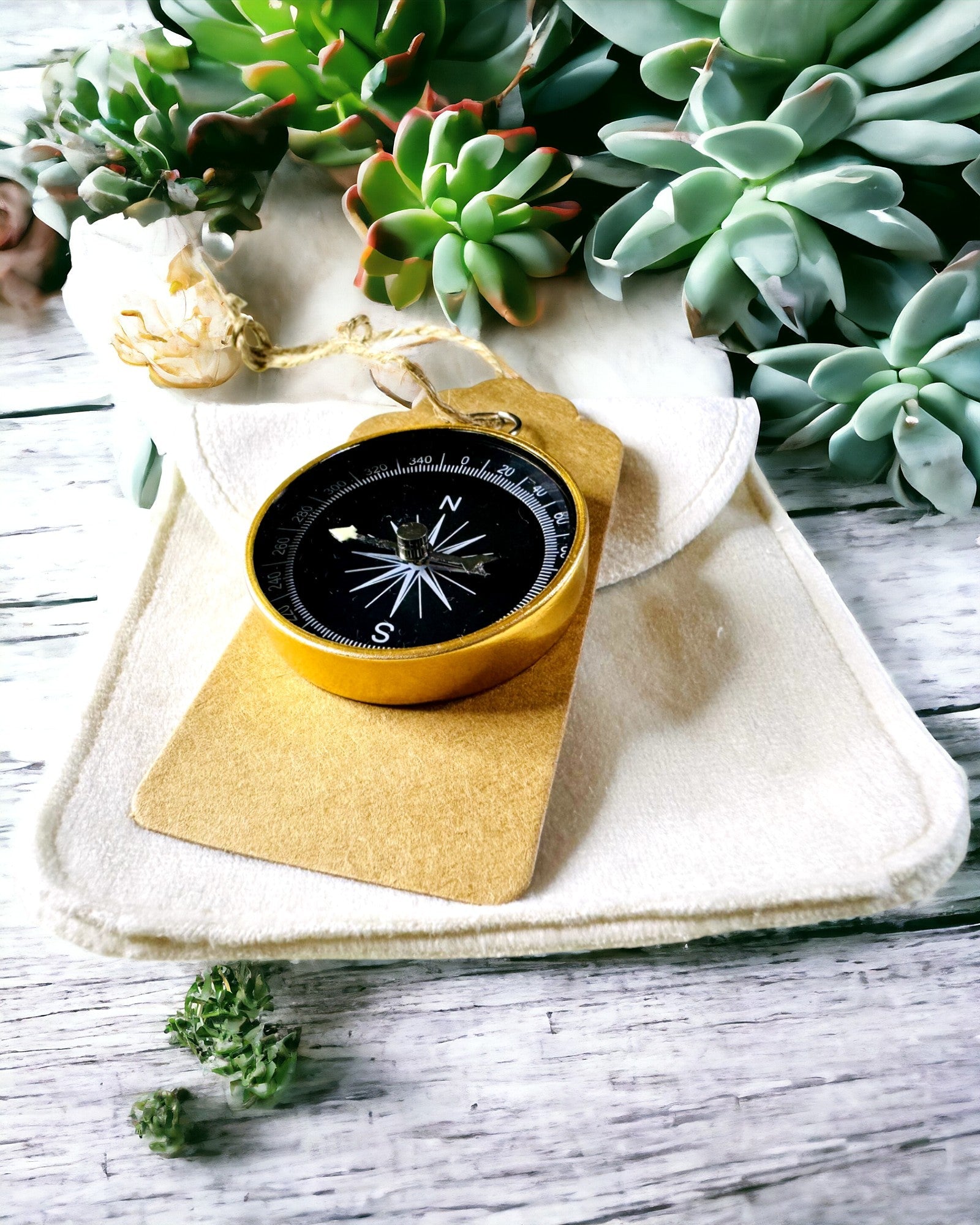 Kompakt Navigasjonskompass med Metallfinish – En Nødvendighet for Enhver Reisende, med Gravering