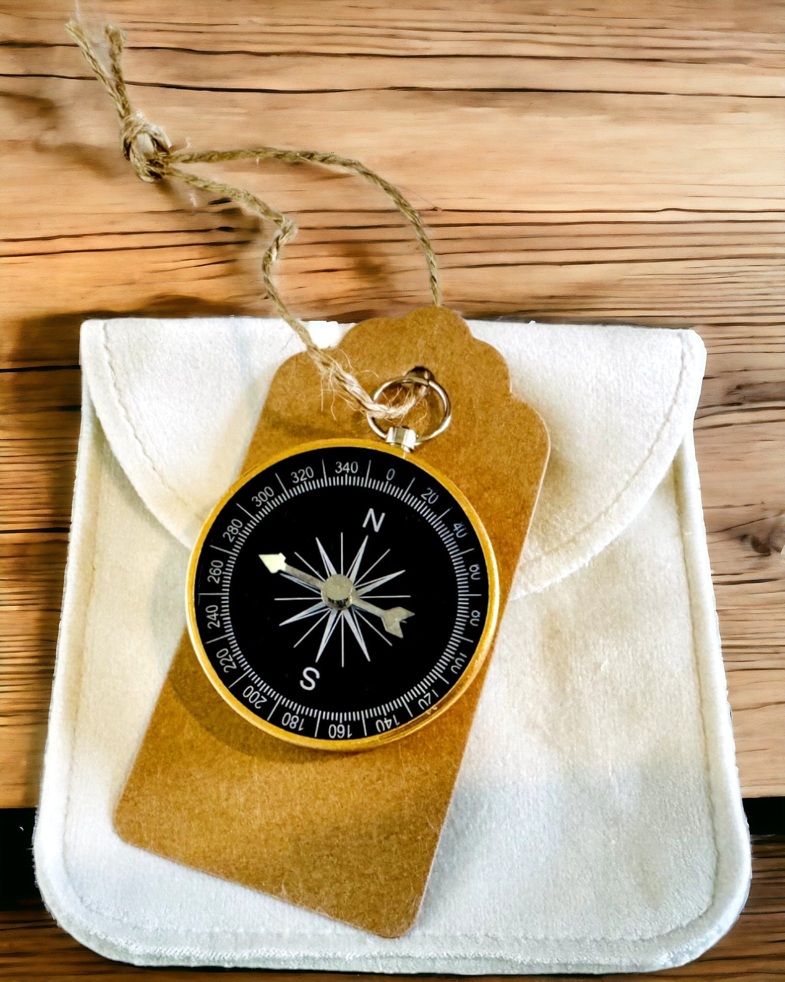 Kompakt Navigasjonskompass med Metallfinish – En Nødvendighet for Enhver Reisende, med Gravering