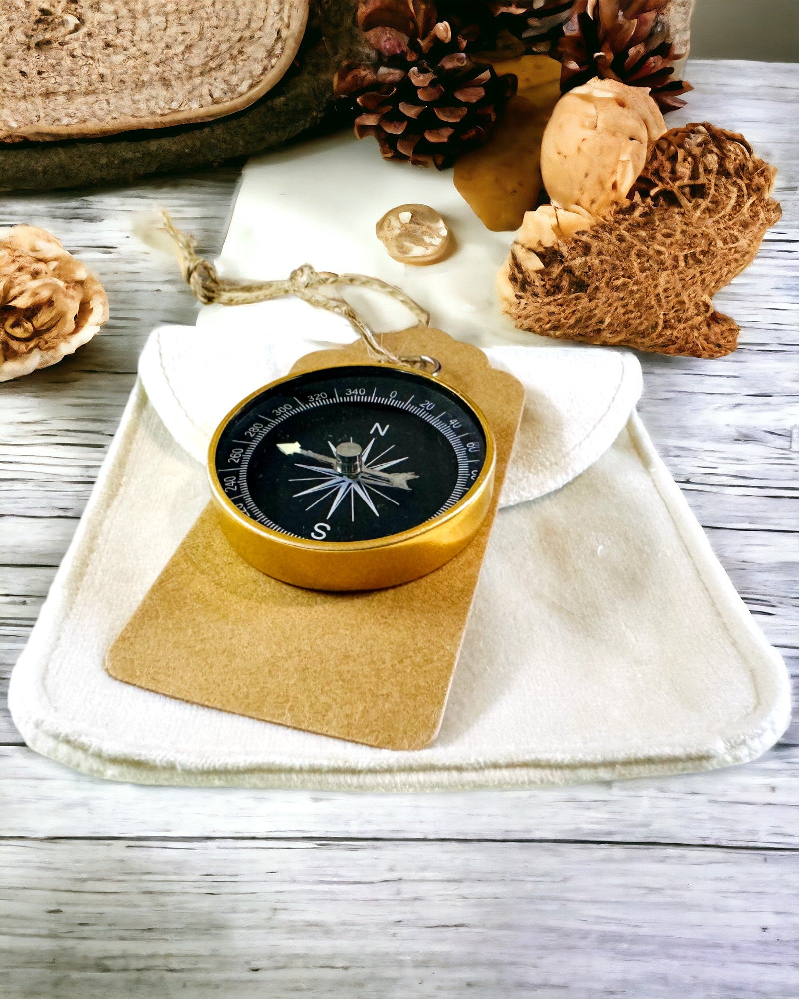 Kompakt Navigasjonskompass med Metallfinish – En Nødvendighet for Enhver Reisende, med Gravering