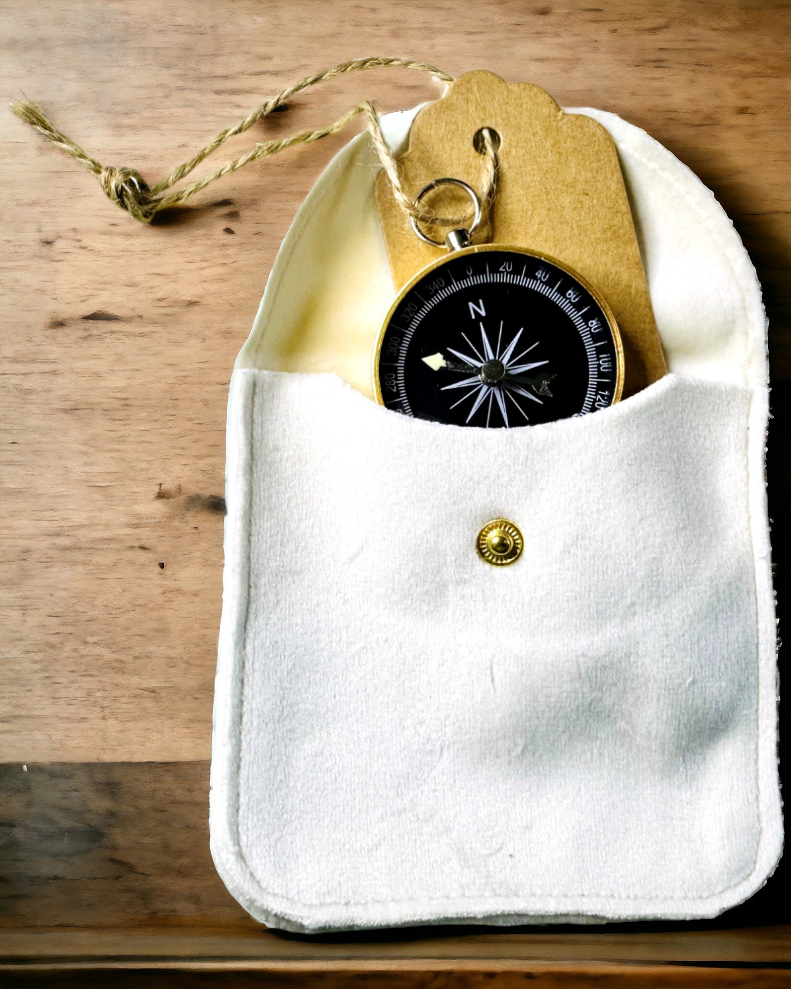 Kompakt Navigasjonskompass med Metallfinish – En Nødvendighet for Enhver Reisende, med Gravering