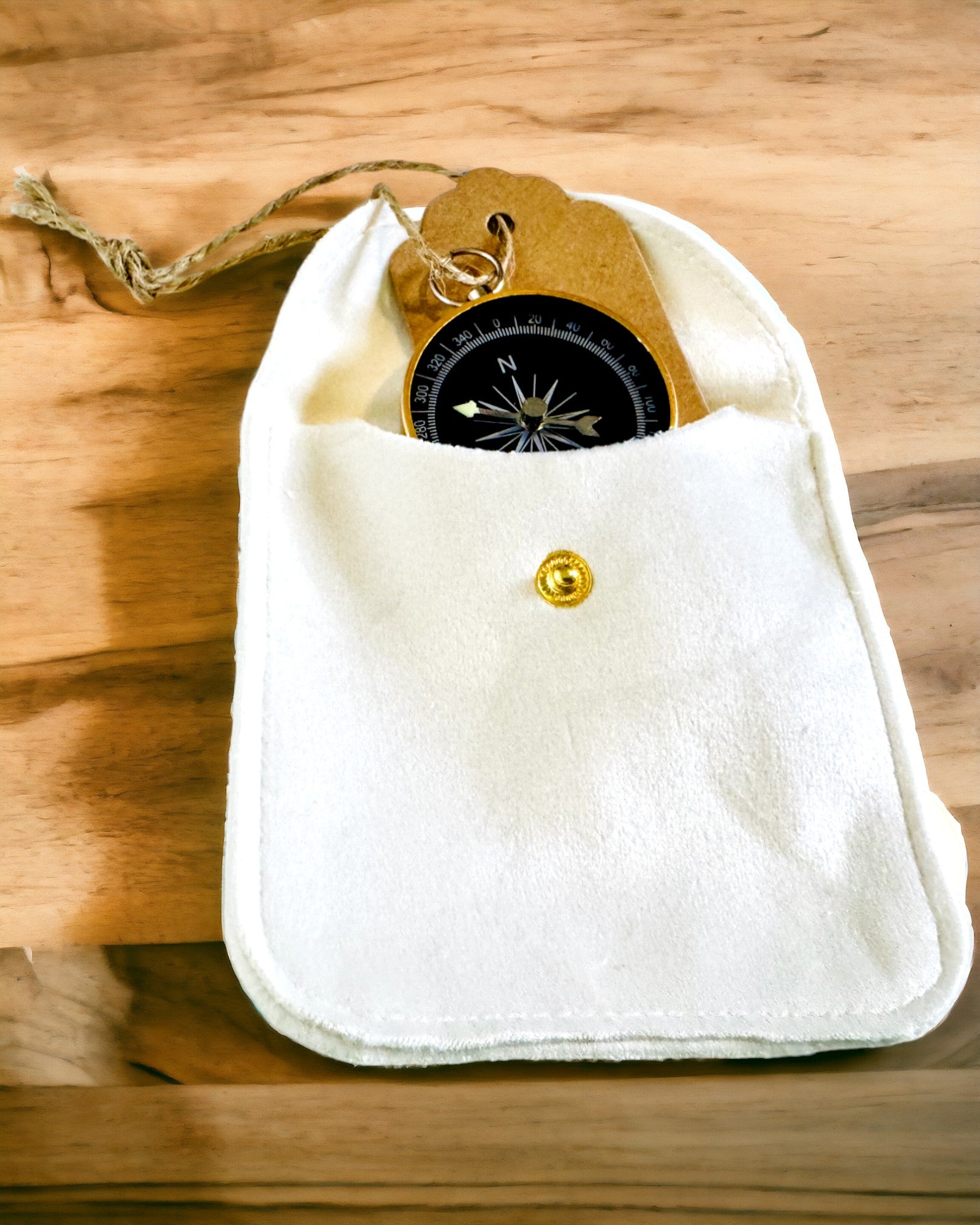 Kompakt Navigasjonskompass med Metallfinish – En Nødvendighet for Enhver Reisende, med Gravering