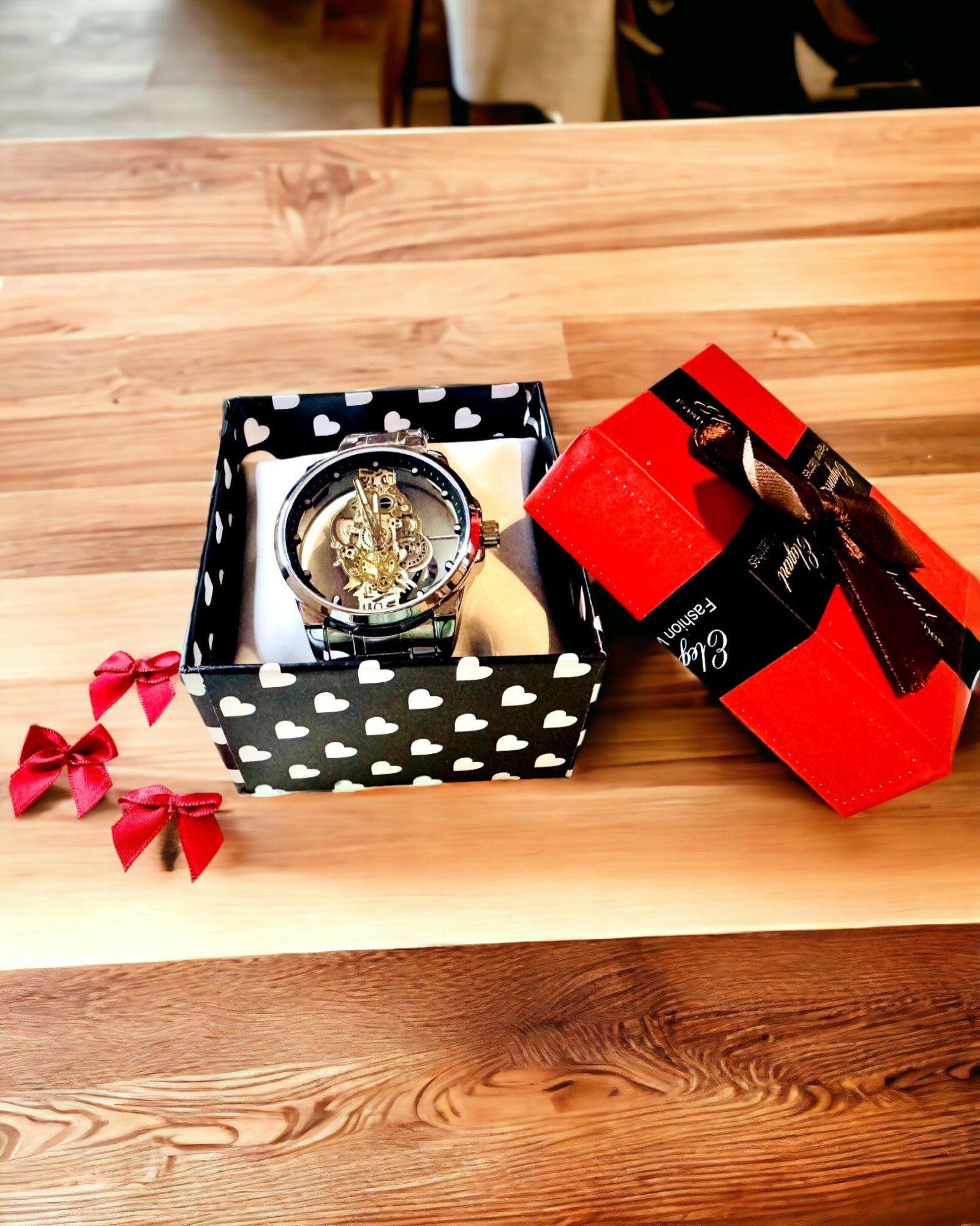 Elegant Herreklokke med Kvartsurverk - Gjennomsiktig Mekanisme og Sporty Eleganse