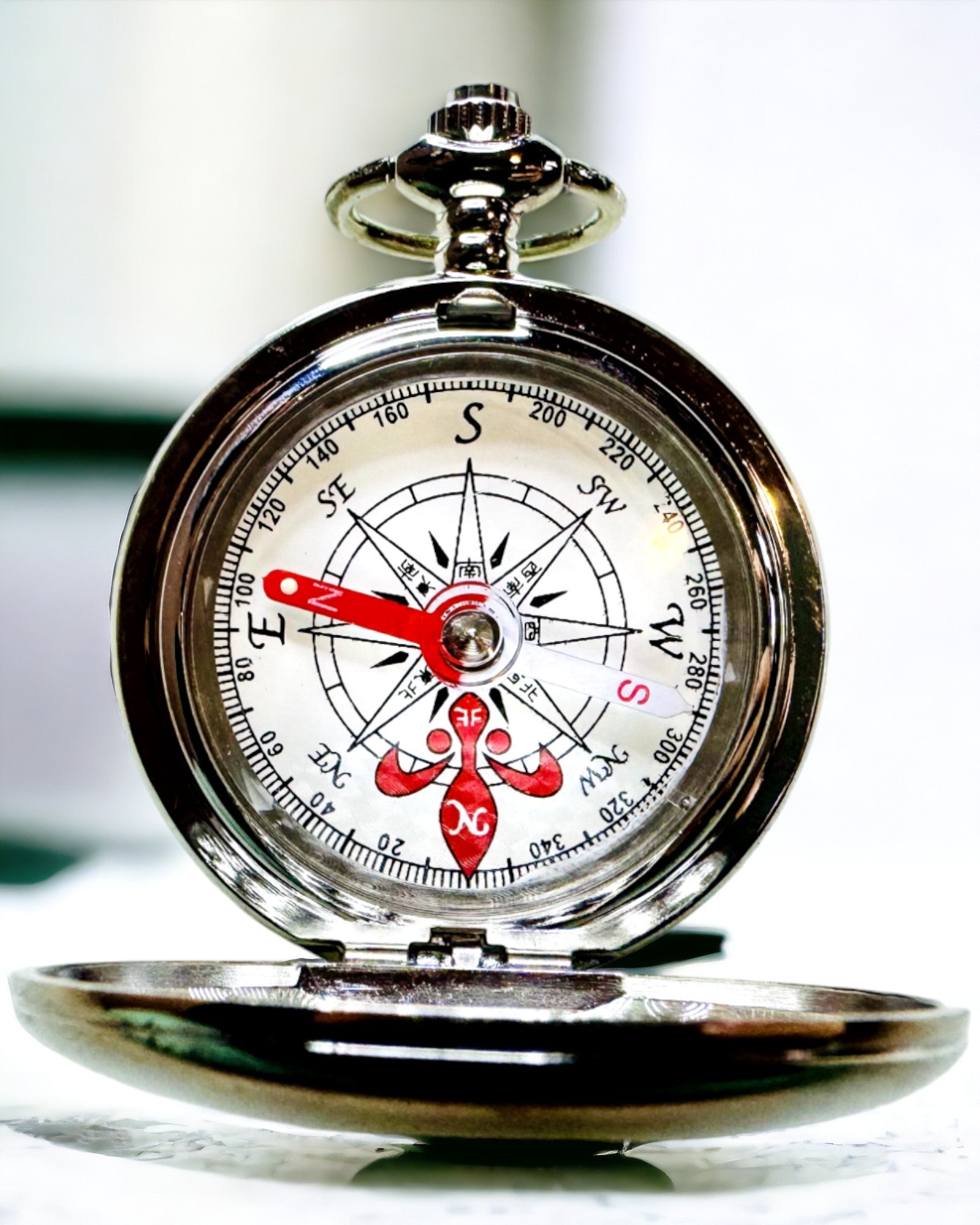 Mini Kompas Oppdager, Bærbar og Elegant, Ideell for Ryggsekker og Utendørsbruk