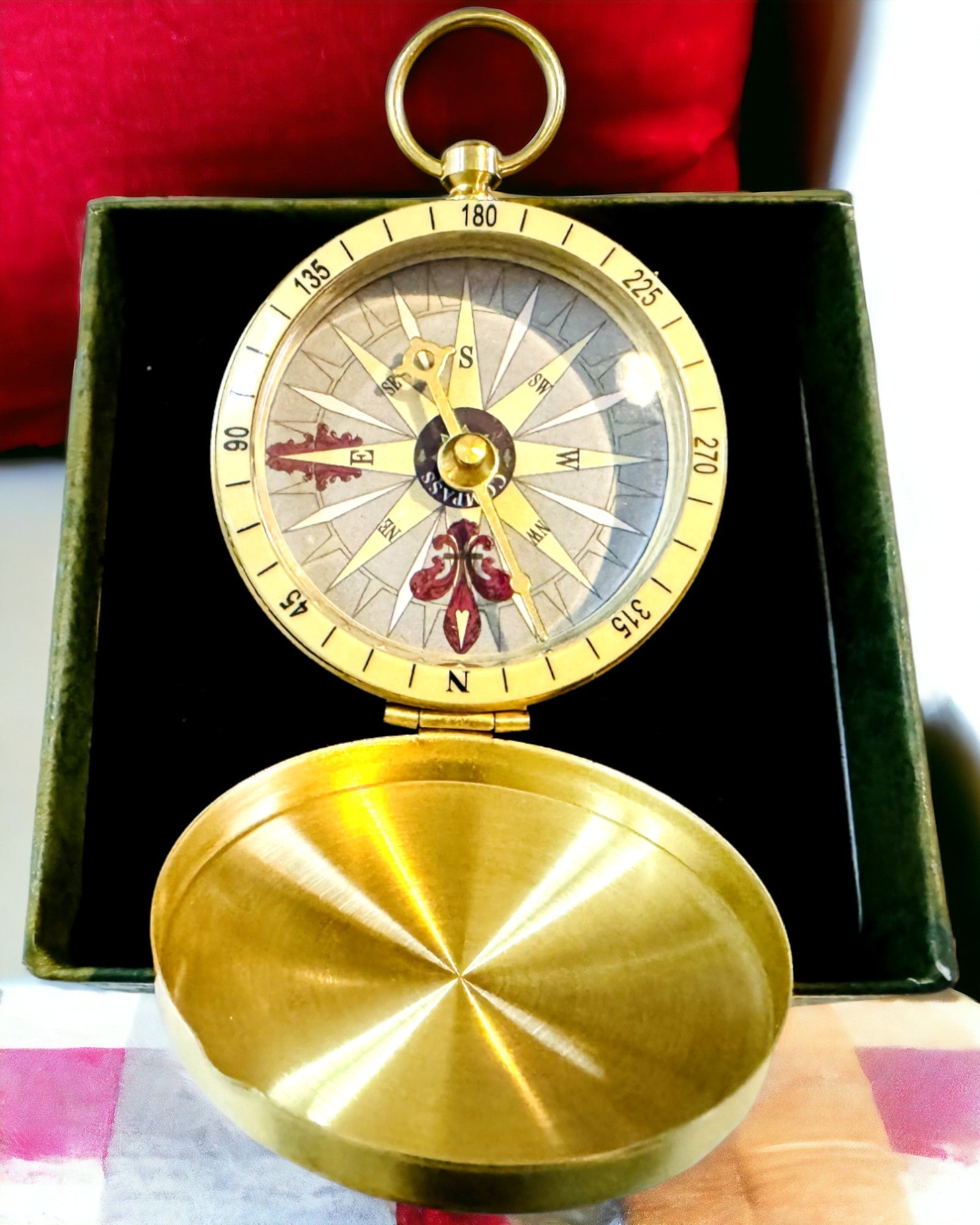 Retro Navigasjonskompass – Bærbart og Presist Instrument for Retningsbestemmelse for Reisende og Oppdagere. Gravering, personalisering.