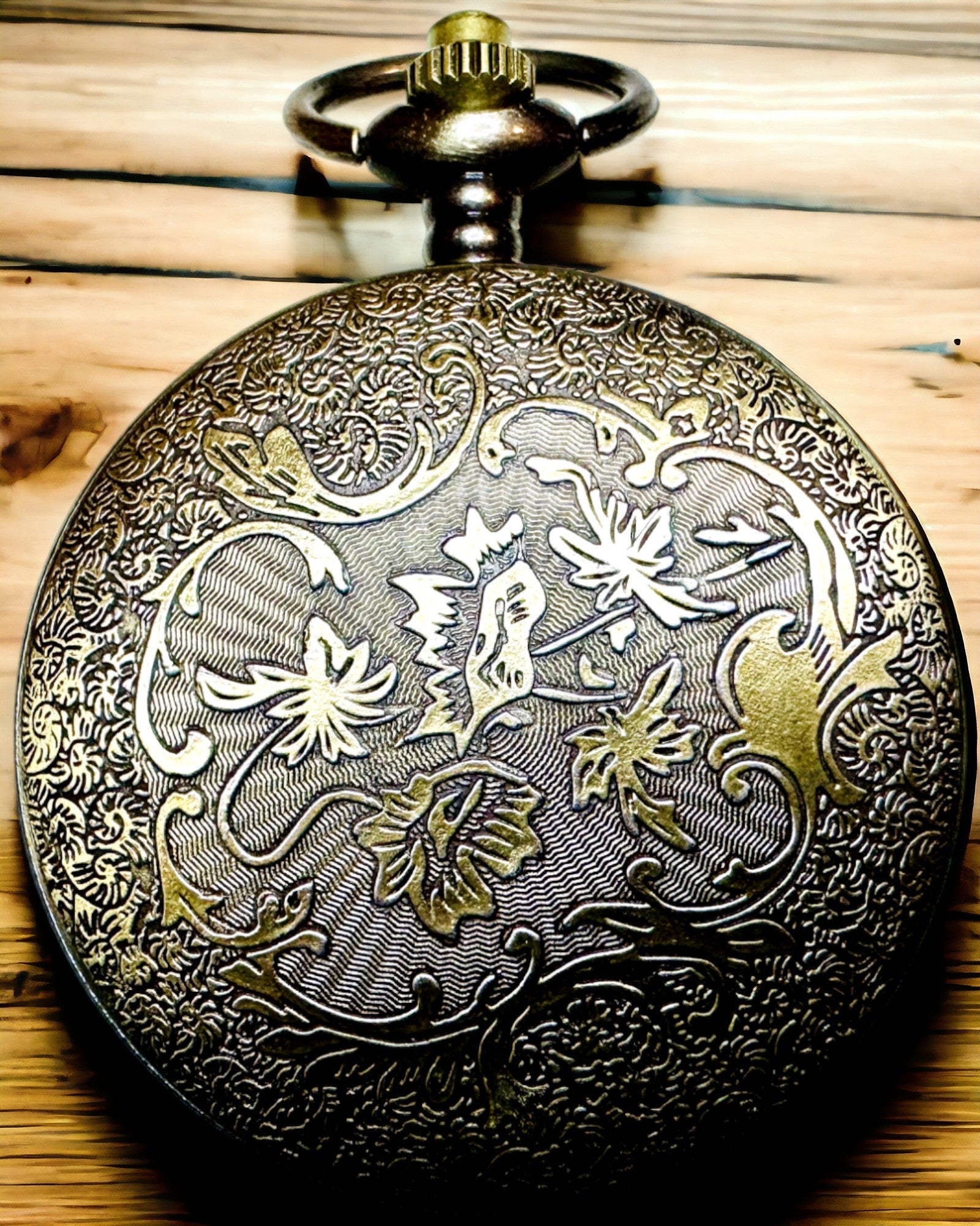 Vintage navigasjonskompass med filigranmønster – brun-gull farge