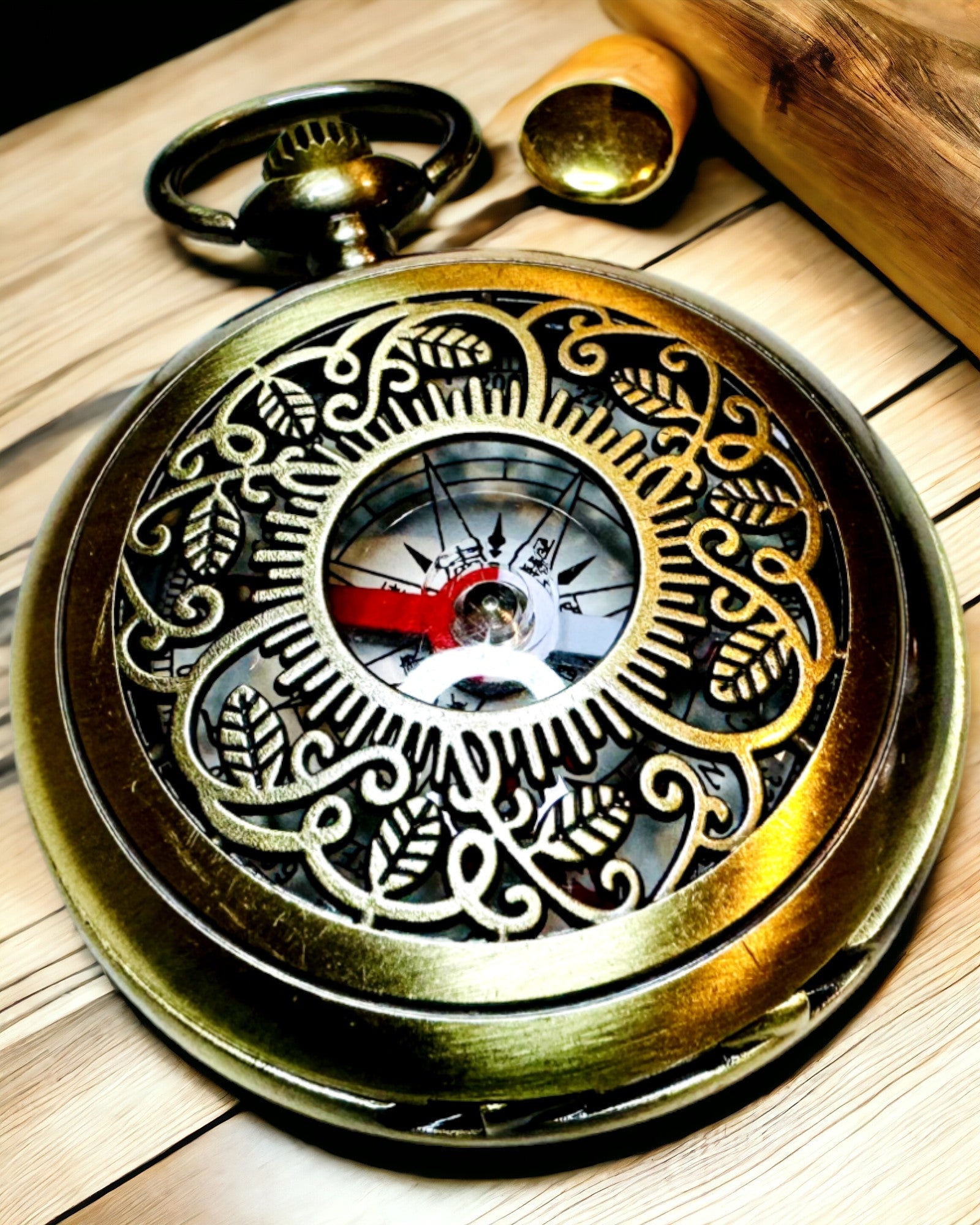 Vintage navigasjonskompass med filigranmønster – brun-gull farge