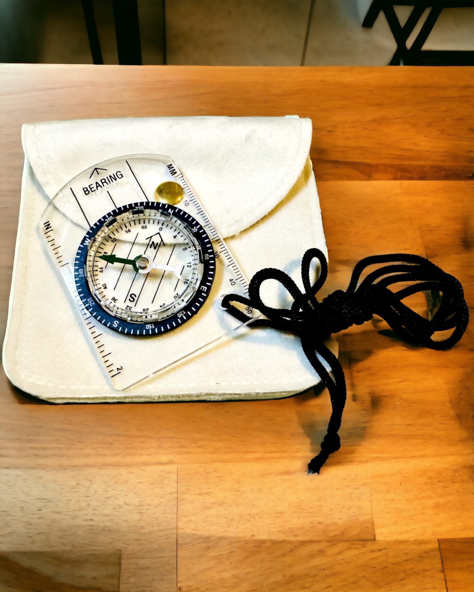 Turistkompass "Przewodnik Awanturnika" - Gjennomsiktig, Mini Akryl med Hengende Snor og Kartskala, med gravering