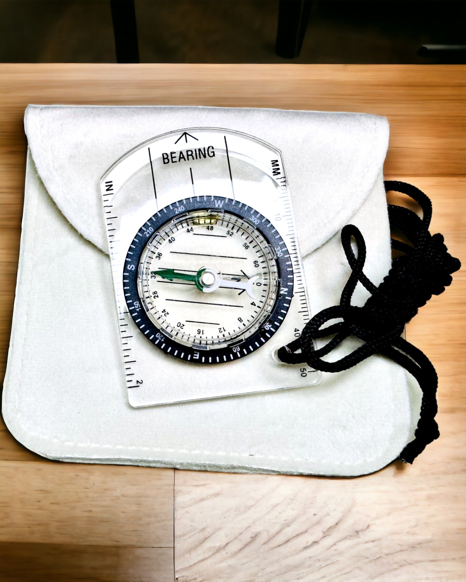 Turistkompass "Przewodnik Awanturnika" - Gjennomsiktig, Mini Akryl med Hengende Snor og Kartskala, med gravering