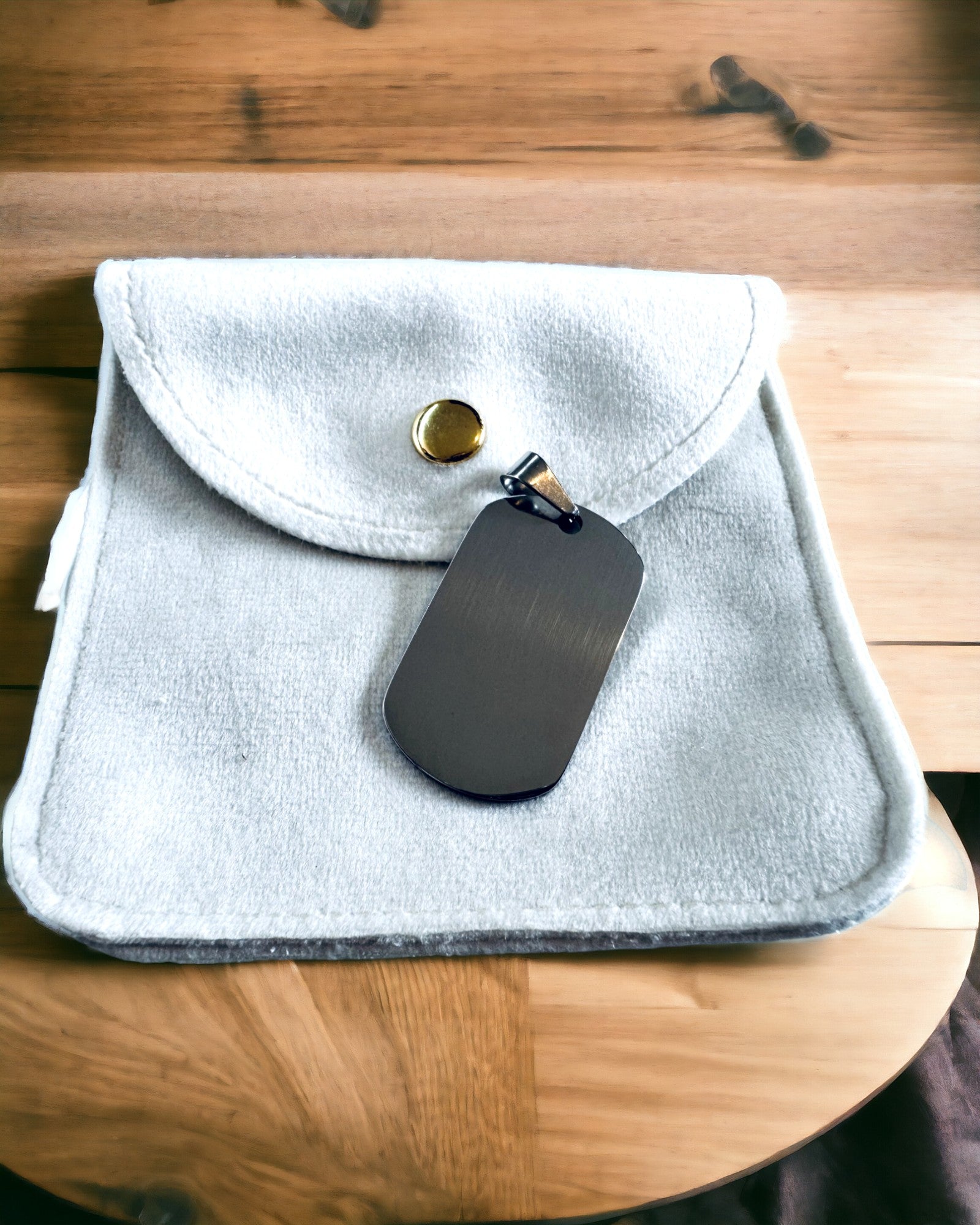 Militært Anheng med Gravering - Retro Stil i Ulike Farger